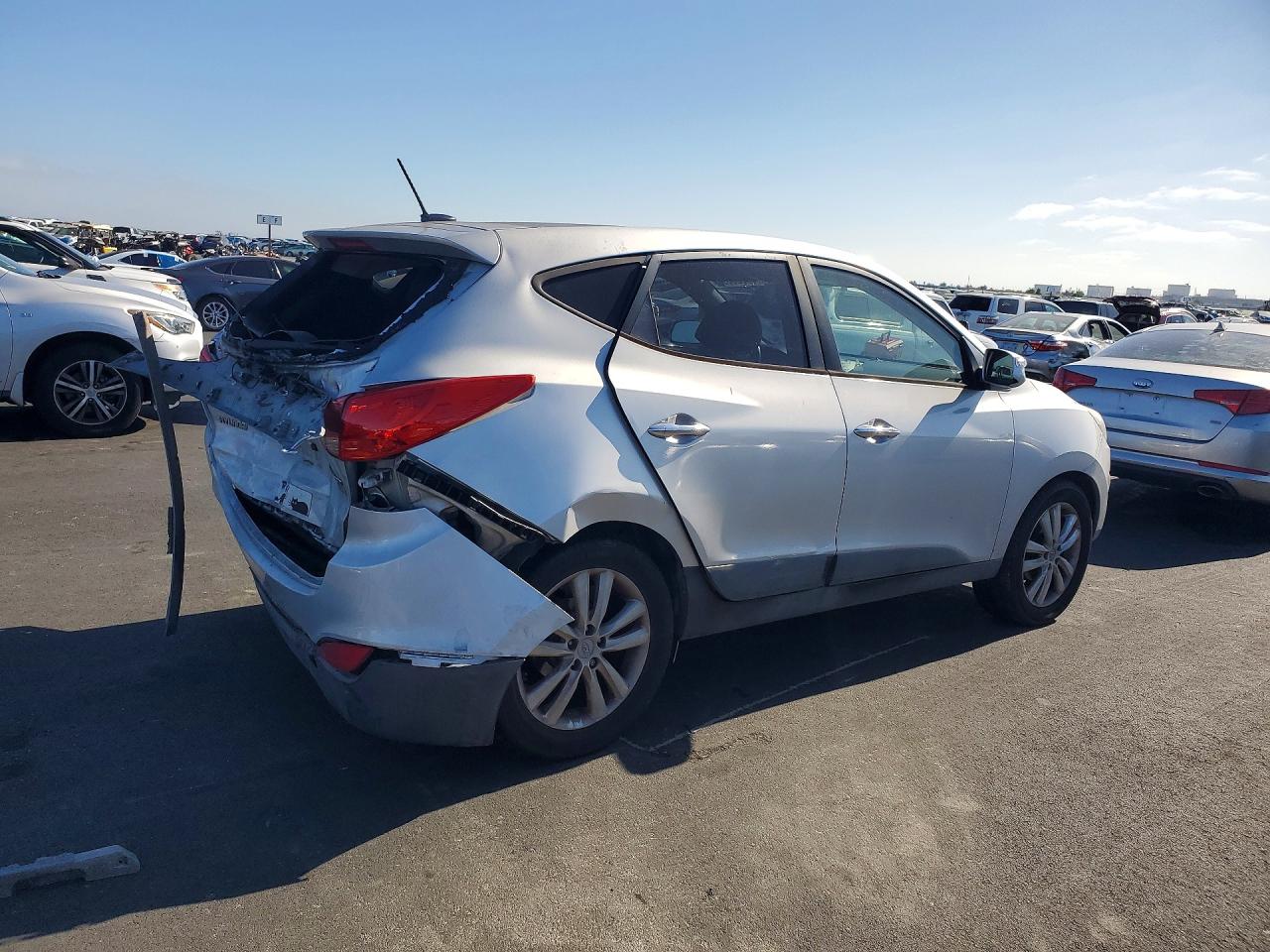 2011 Hyundai Tucson Limited Silver vin: KM8JU3AC4BU140255