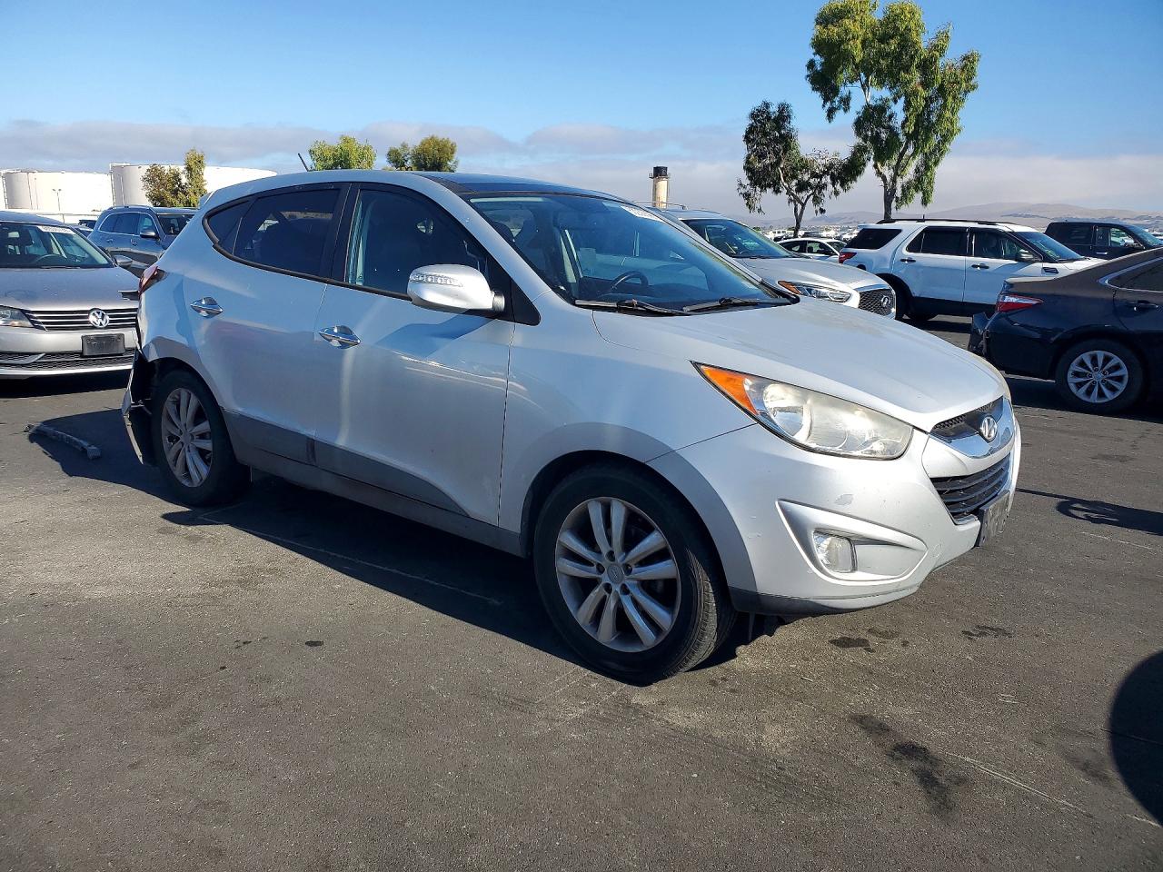 2011 Hyundai Tucson Limited Silver vin: KM8JU3AC4BU140255