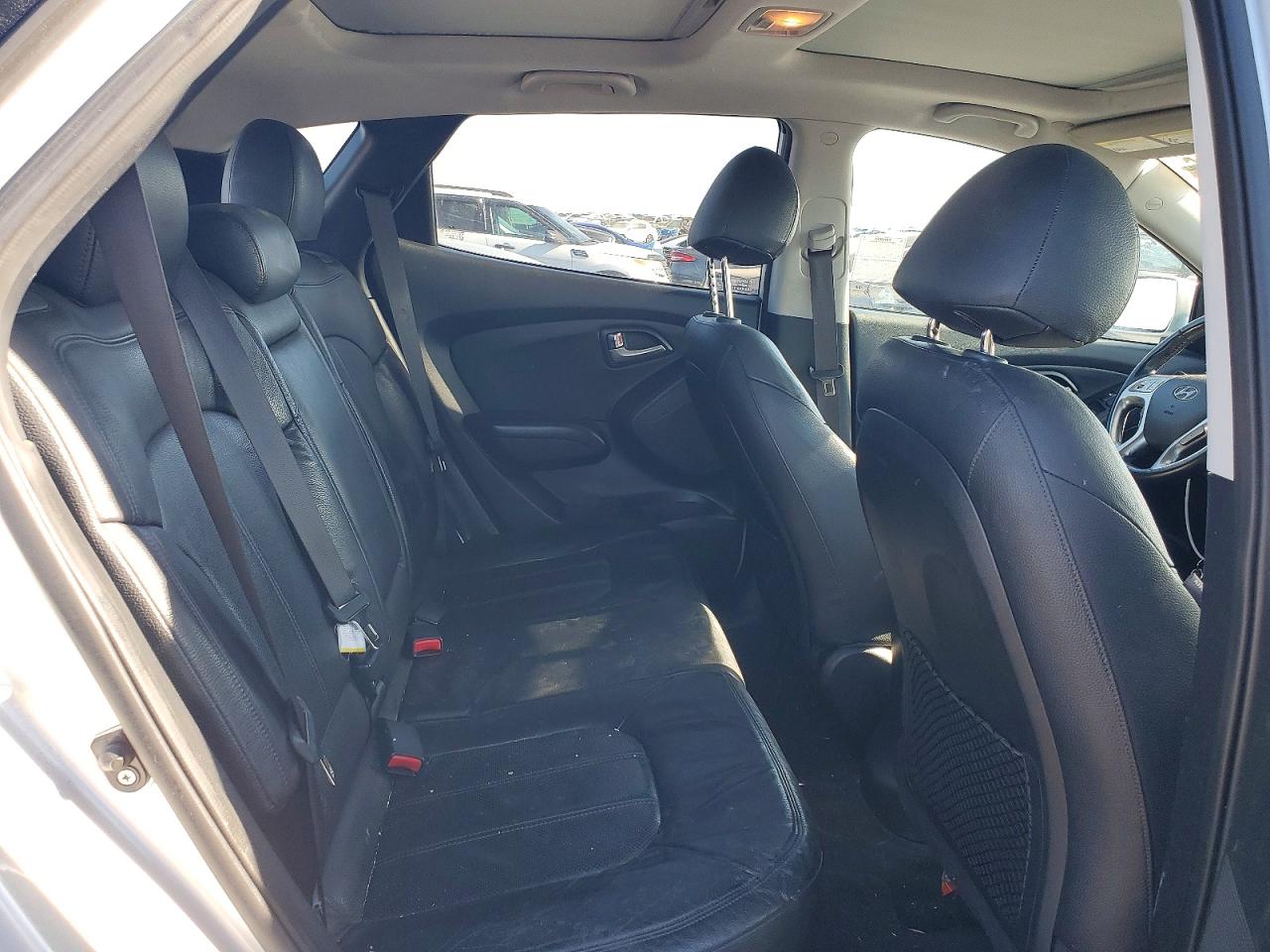 2011 Hyundai Tucson Limited Silver vin: KM8JU3AC4BU140255