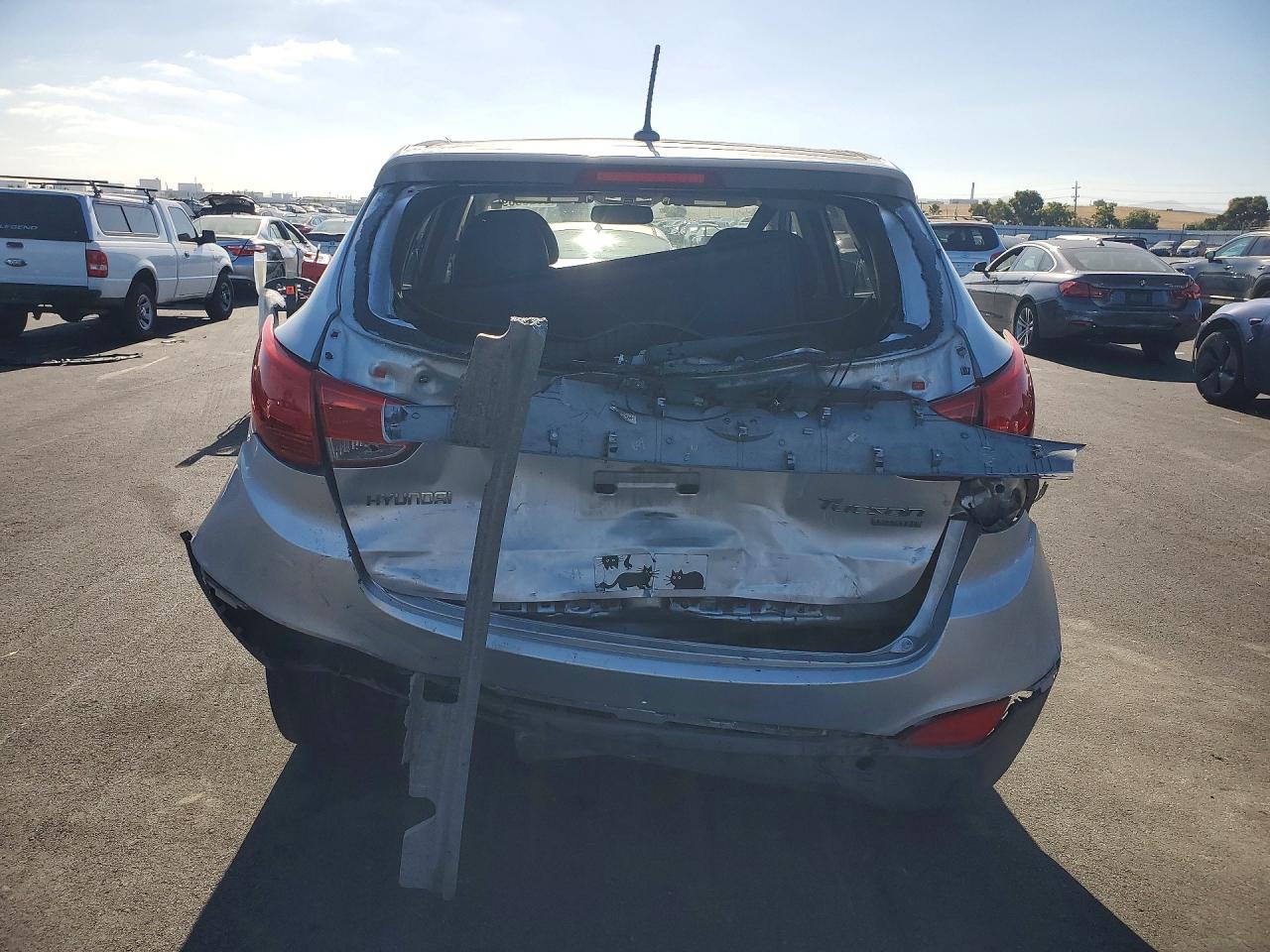 2011 Hyundai Tucson Limited Silver vin: KM8JU3AC4BU140255