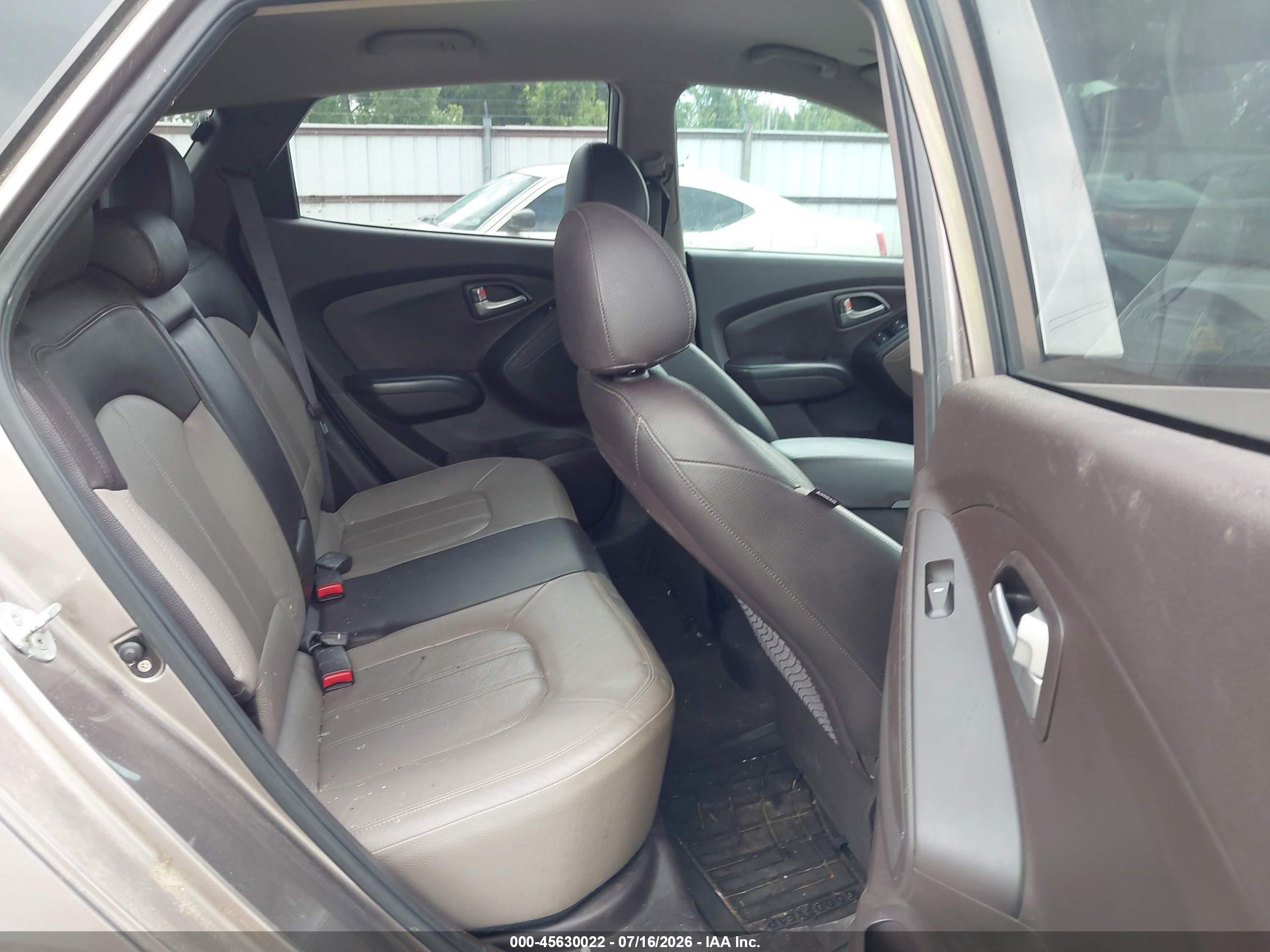 2011 Hyundai Tucson Limited Золотой vin: KM8JU3AC4BU221742
