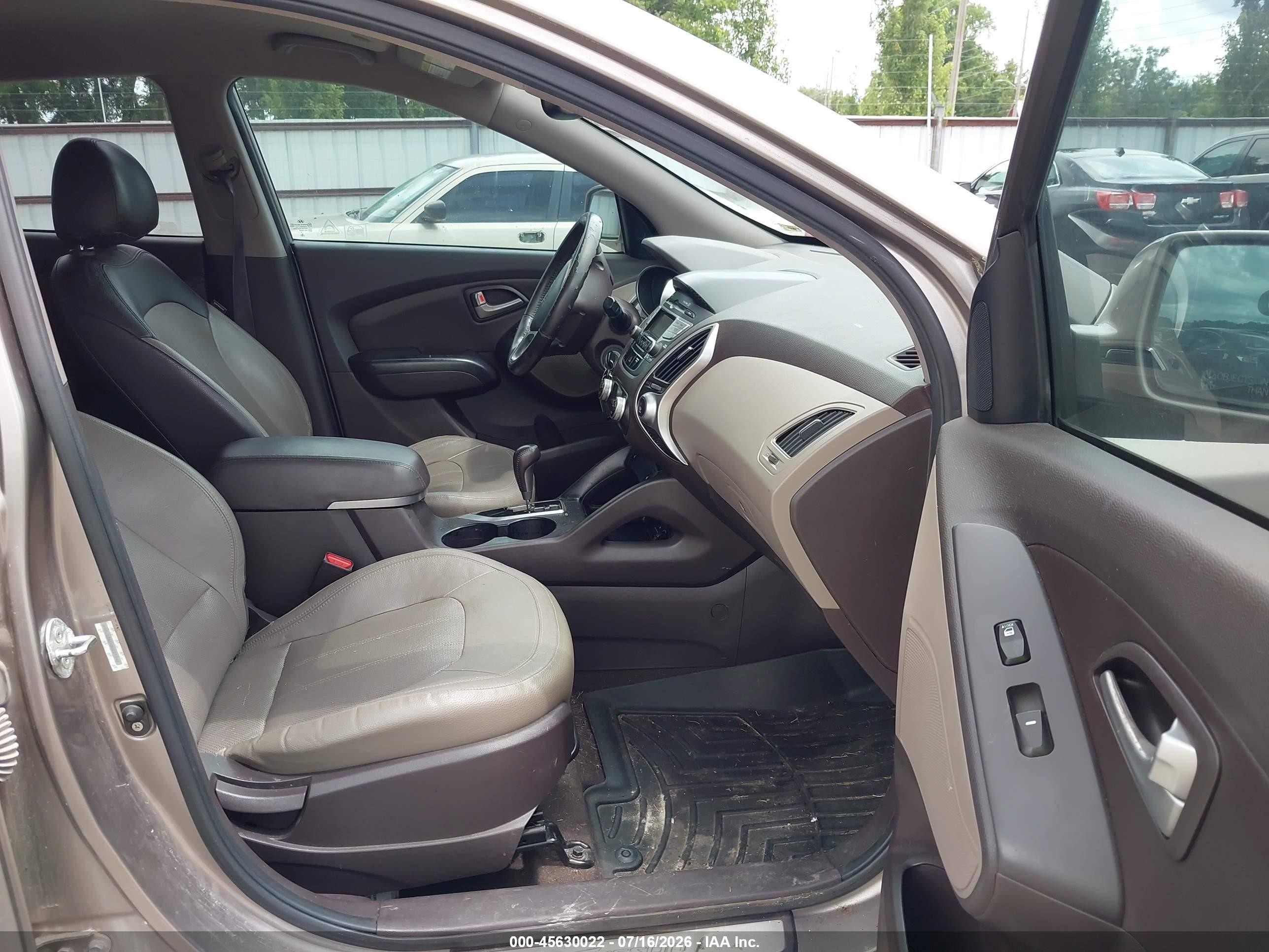 2011 Hyundai Tucson Limited Золотой vin: KM8JU3AC4BU221742