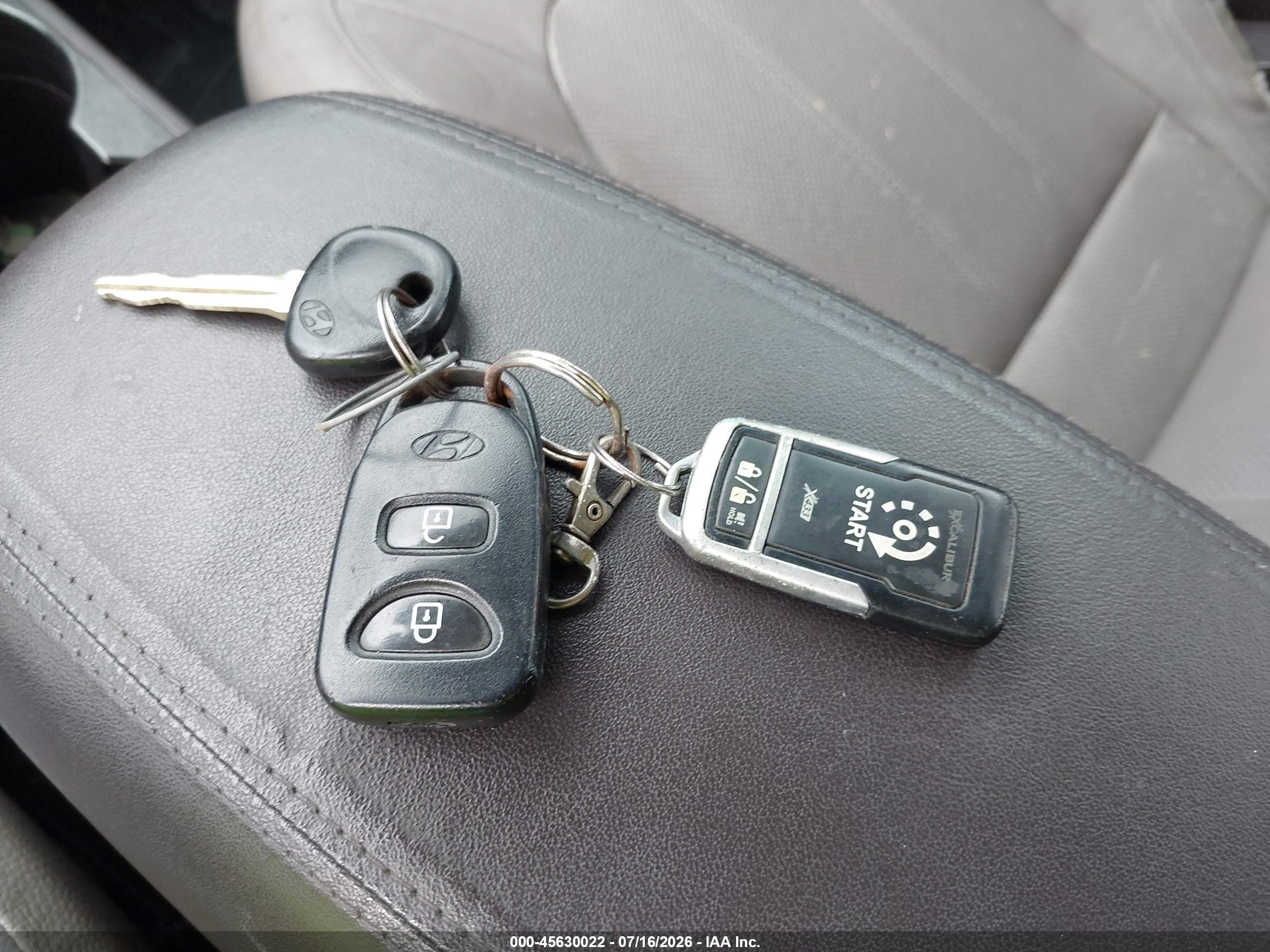 2011 Hyundai Tucson Limited Золотой vin: KM8JU3AC4BU221742
