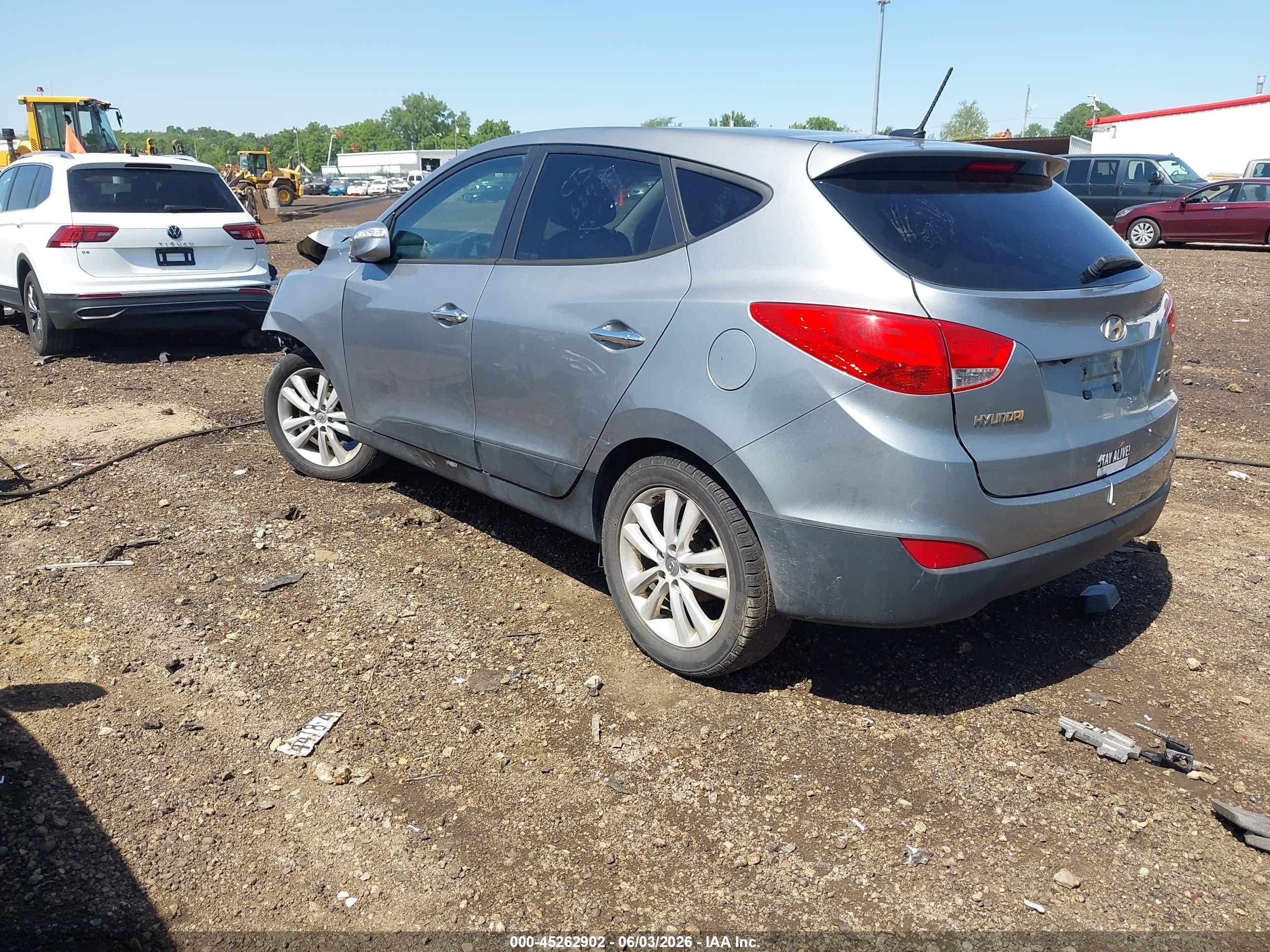 2011 Hyundai Tucson Limited Silver vin: KM8JU3AC4BU227444