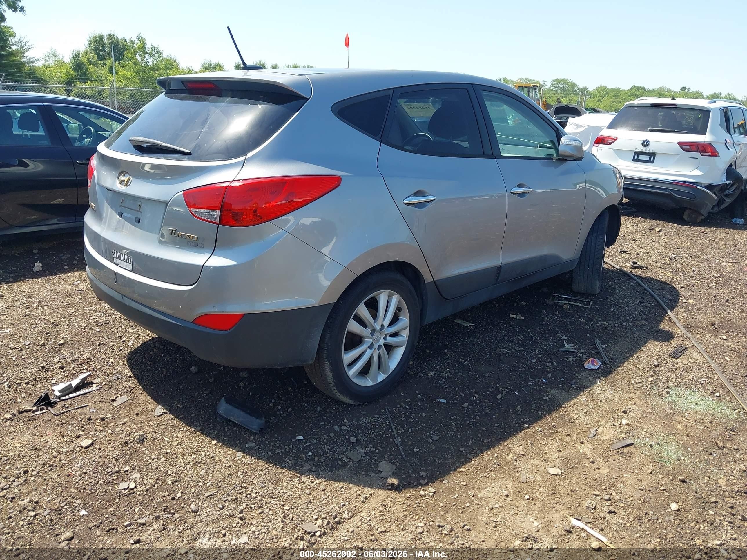 2011 Hyundai Tucson Limited Silver vin: KM8JU3AC4BU227444