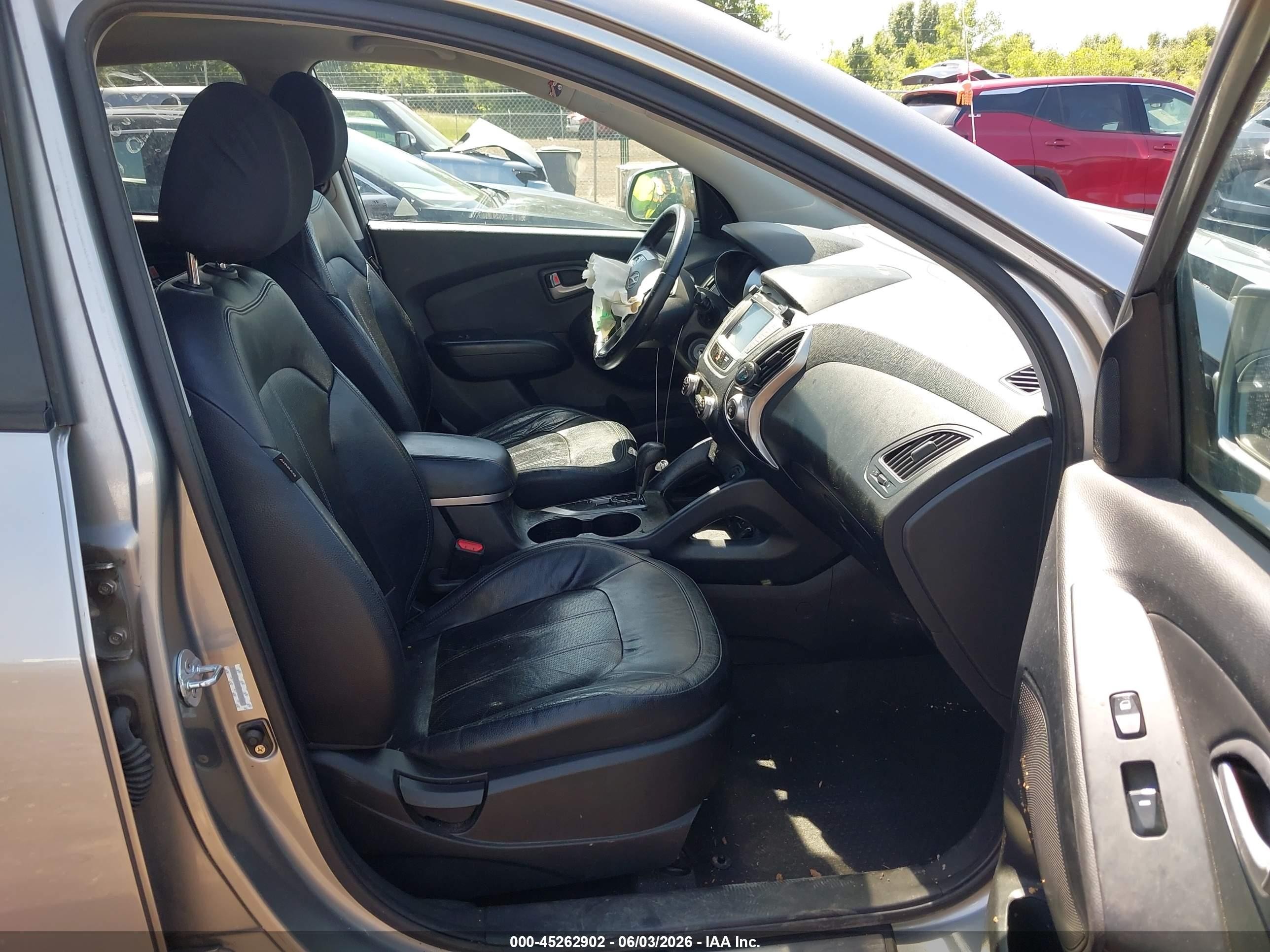 2011 Hyundai Tucson Limited Silver vin: KM8JU3AC4BU227444