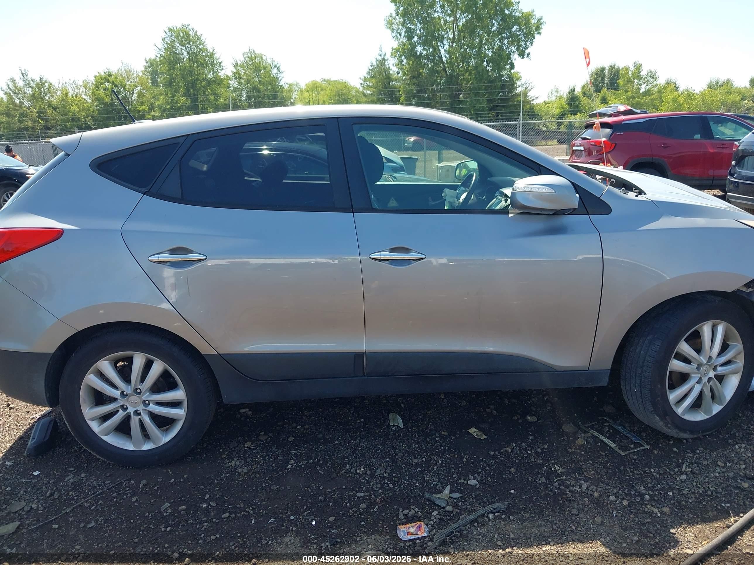 2011 Hyundai Tucson Limited Silver vin: KM8JU3AC4BU227444