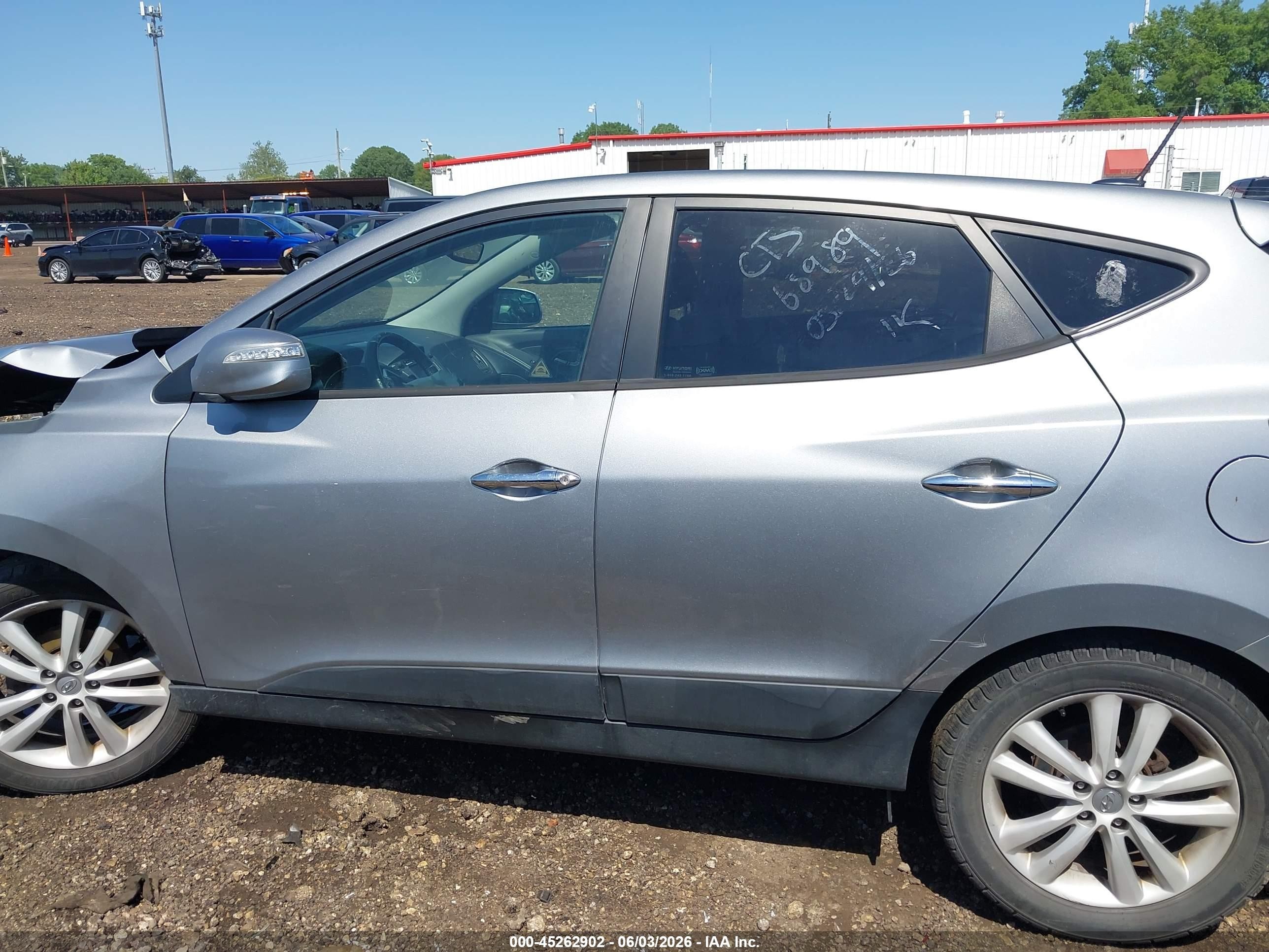 2011 Hyundai Tucson Limited Silver vin: KM8JU3AC4BU227444