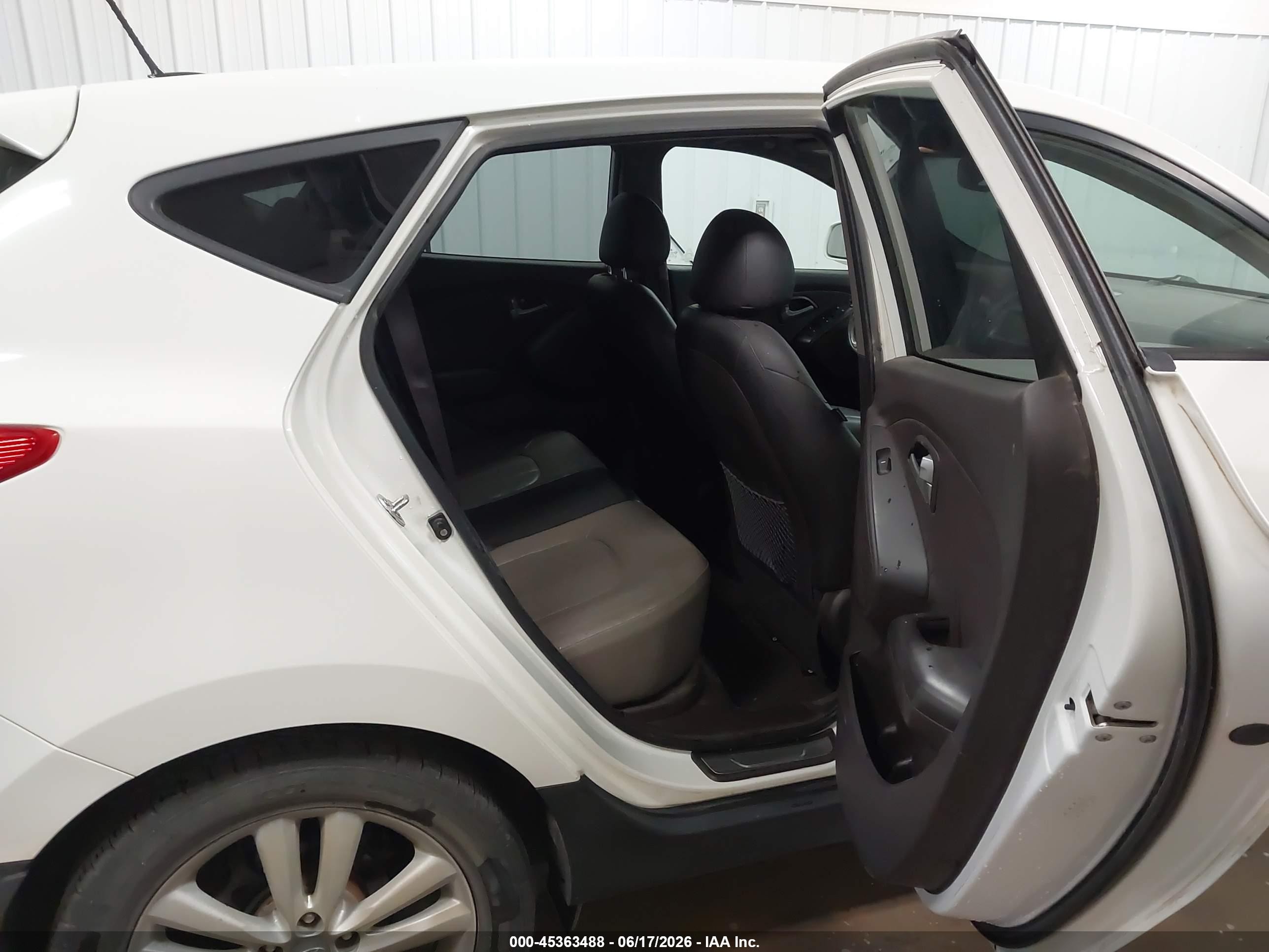 2011 Hyundai Tucson Limited White vin: KM8JU3AC4BU275350