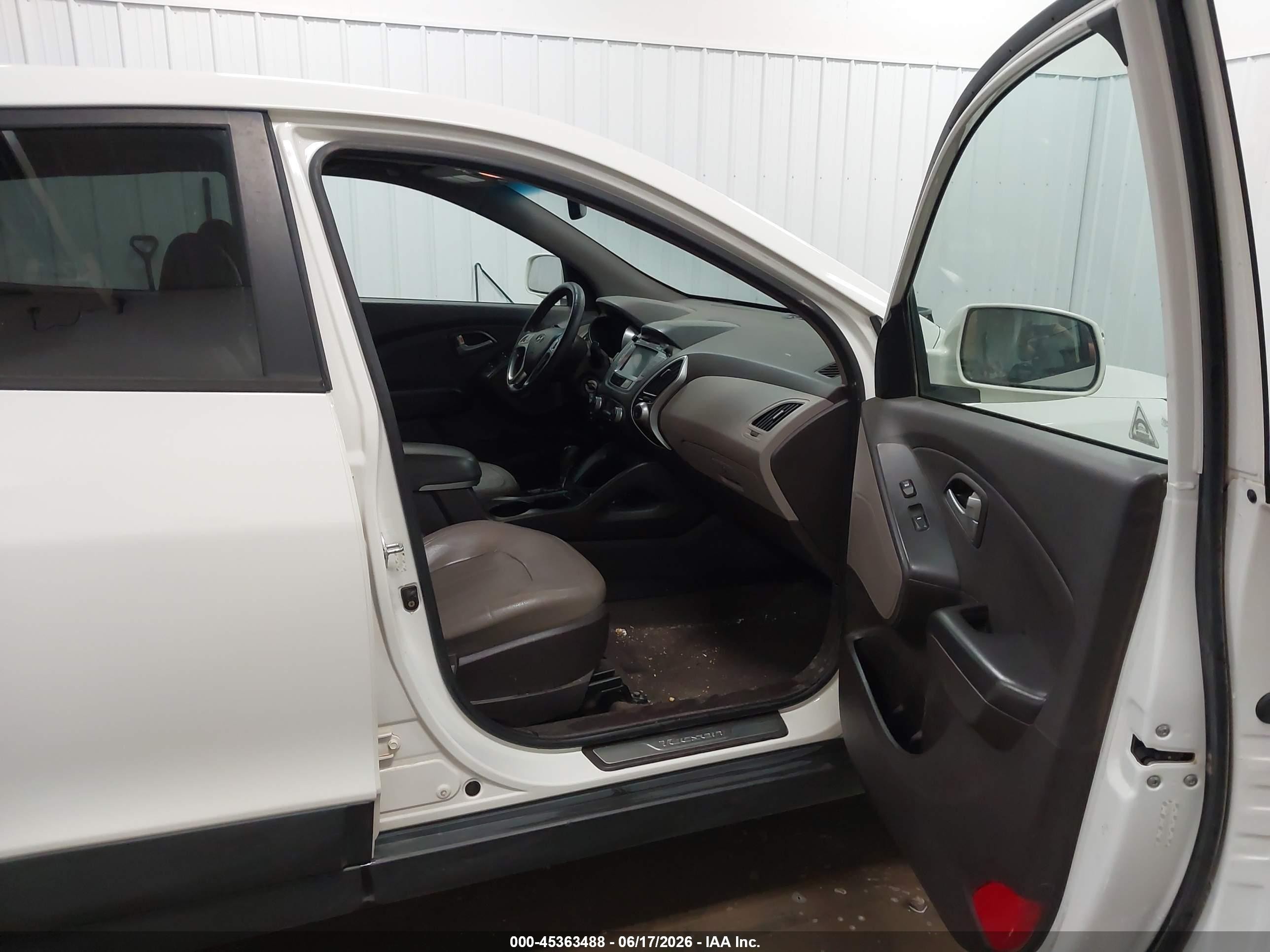 2011 Hyundai Tucson Limited White vin: KM8JU3AC4BU275350