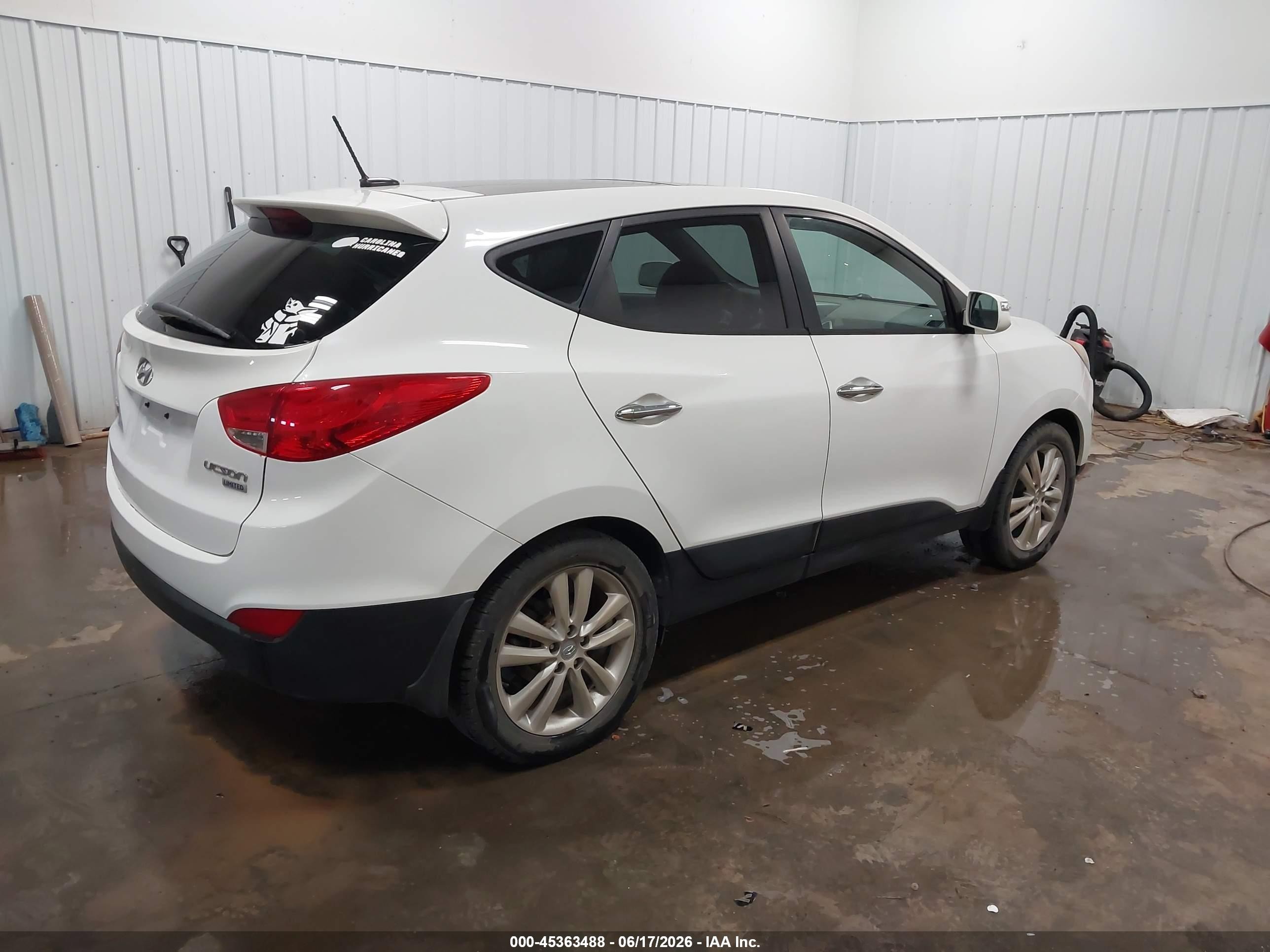 2011 Hyundai Tucson Limited White vin: KM8JU3AC4BU275350