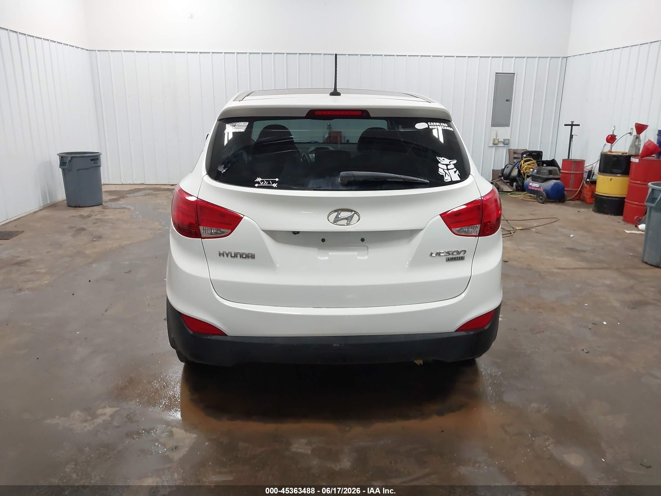2011 Hyundai Tucson Limited White vin: KM8JU3AC4BU275350