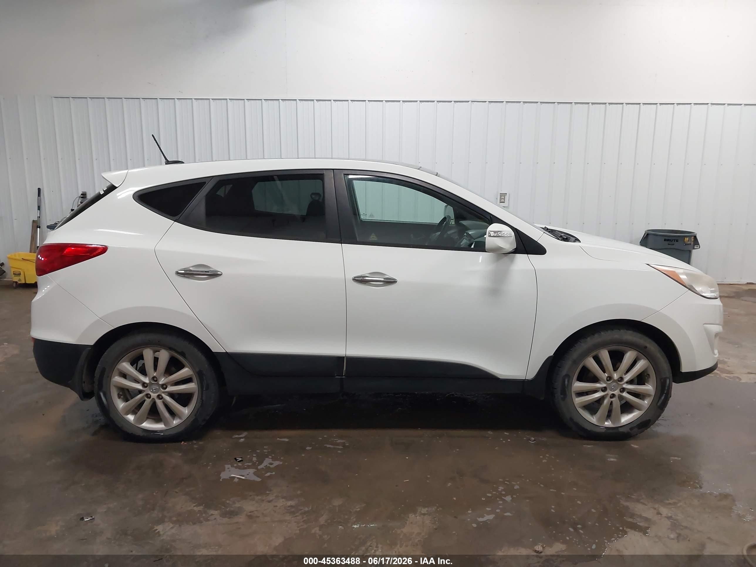 2011 Hyundai Tucson Limited White vin: KM8JU3AC4BU275350