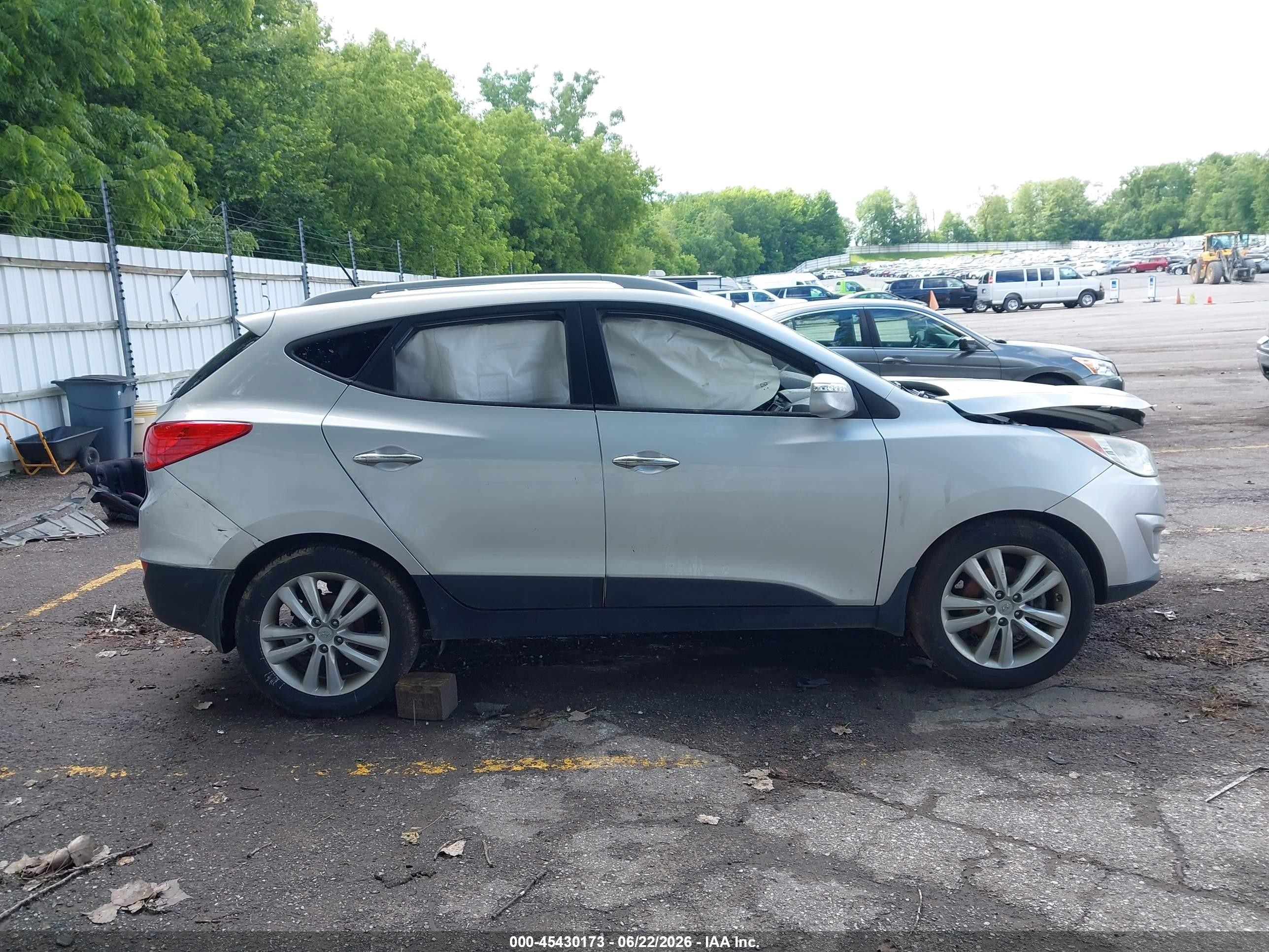 2012 Hyundai Tucson Limited Серебряный vin: KM8JU3AC4CU499462