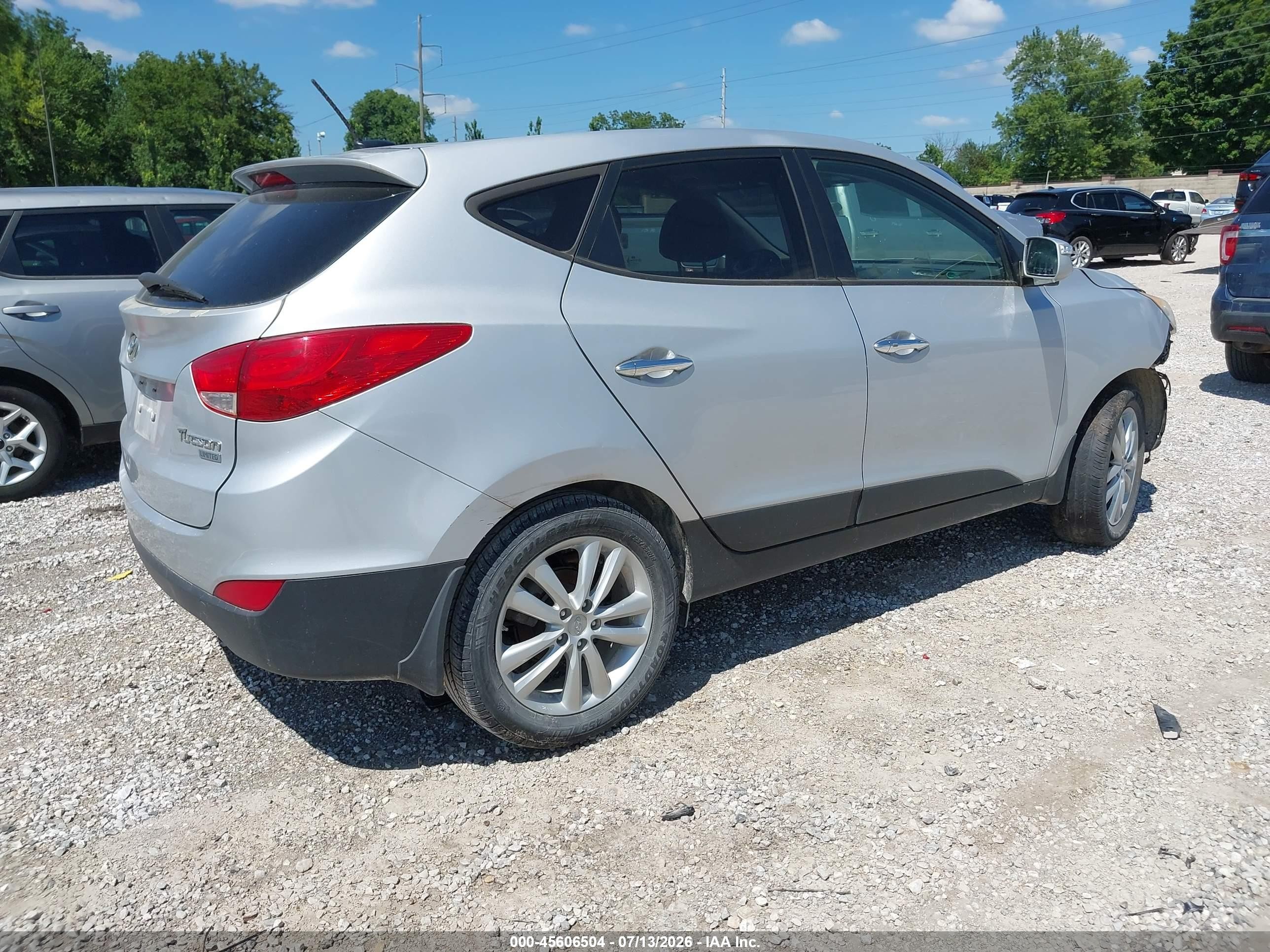 2013 Hyundai Tucson Limited Silver vin: KM8JU3AC4DU547737