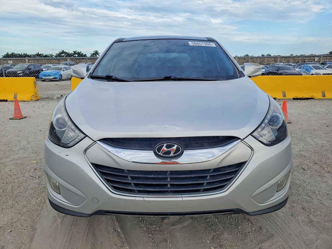 2011 Hyundai Tucson Limited Silver vin: KM8JU3AC5BU144847