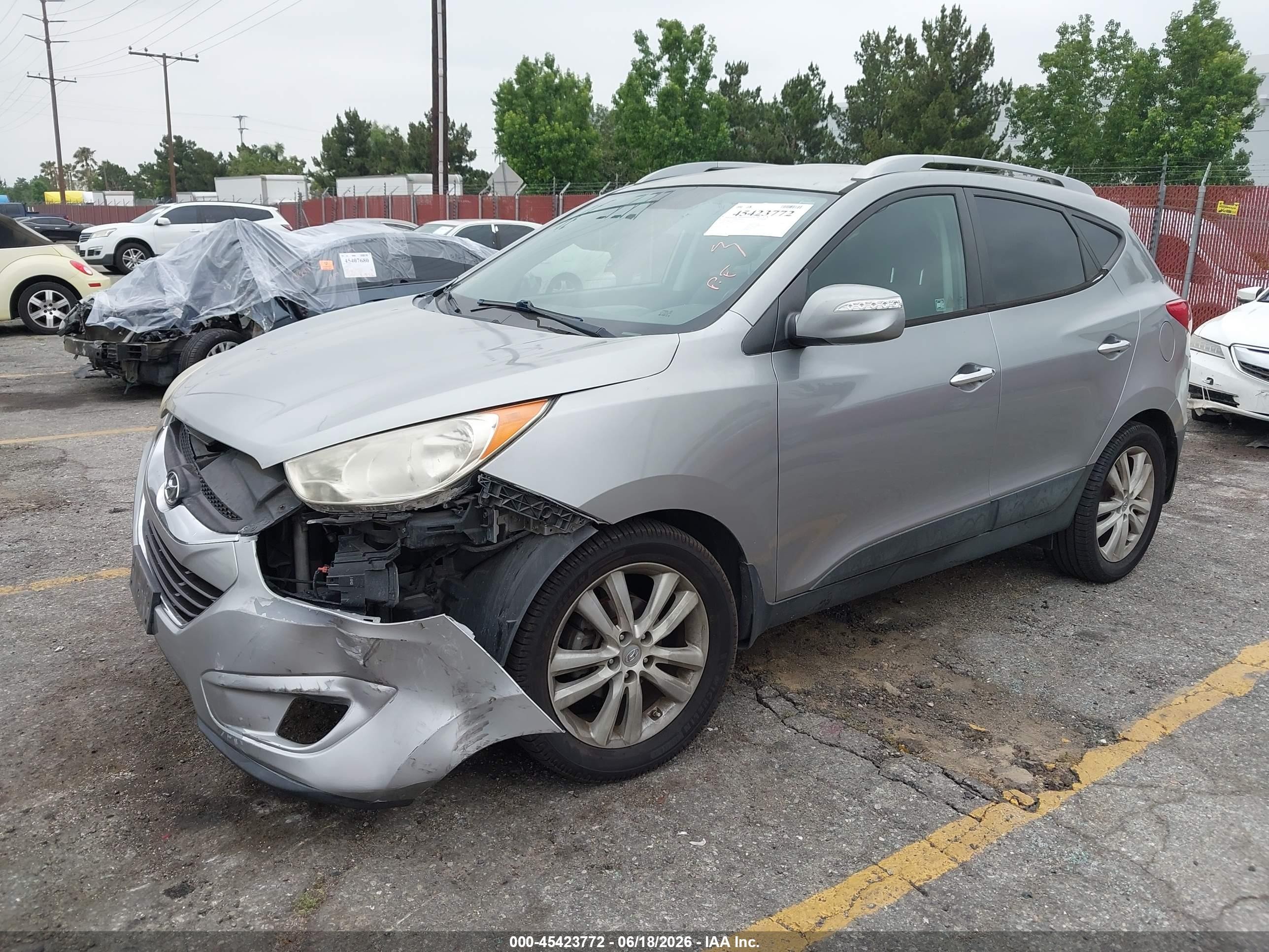 2011 Hyundai Tucson Limited Silver vin: KM8JU3AC5BU158179
