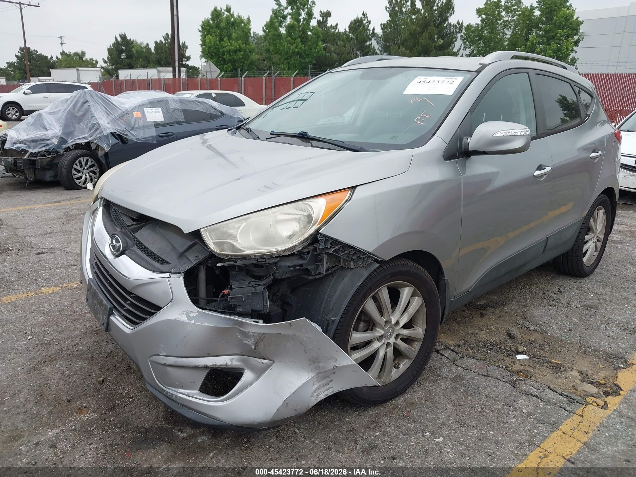 2011 Hyundai Tucson Limited Silver vin: KM8JU3AC5BU158179