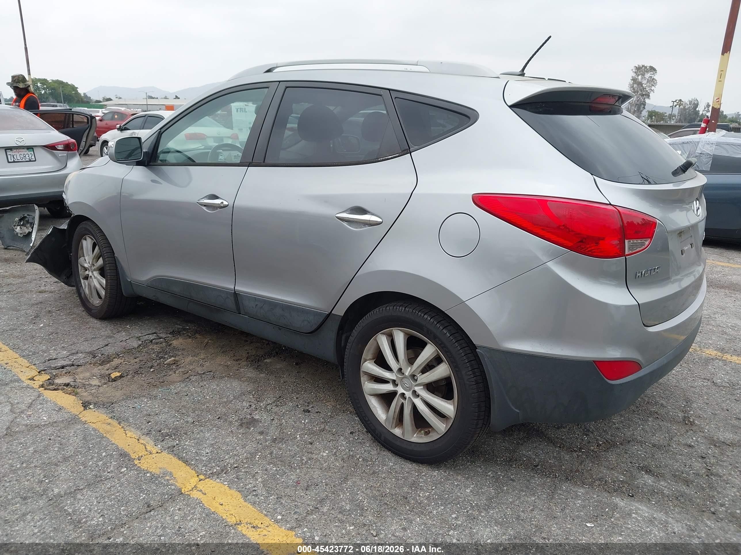 2011 Hyundai Tucson Limited Silver vin: KM8JU3AC5BU158179
