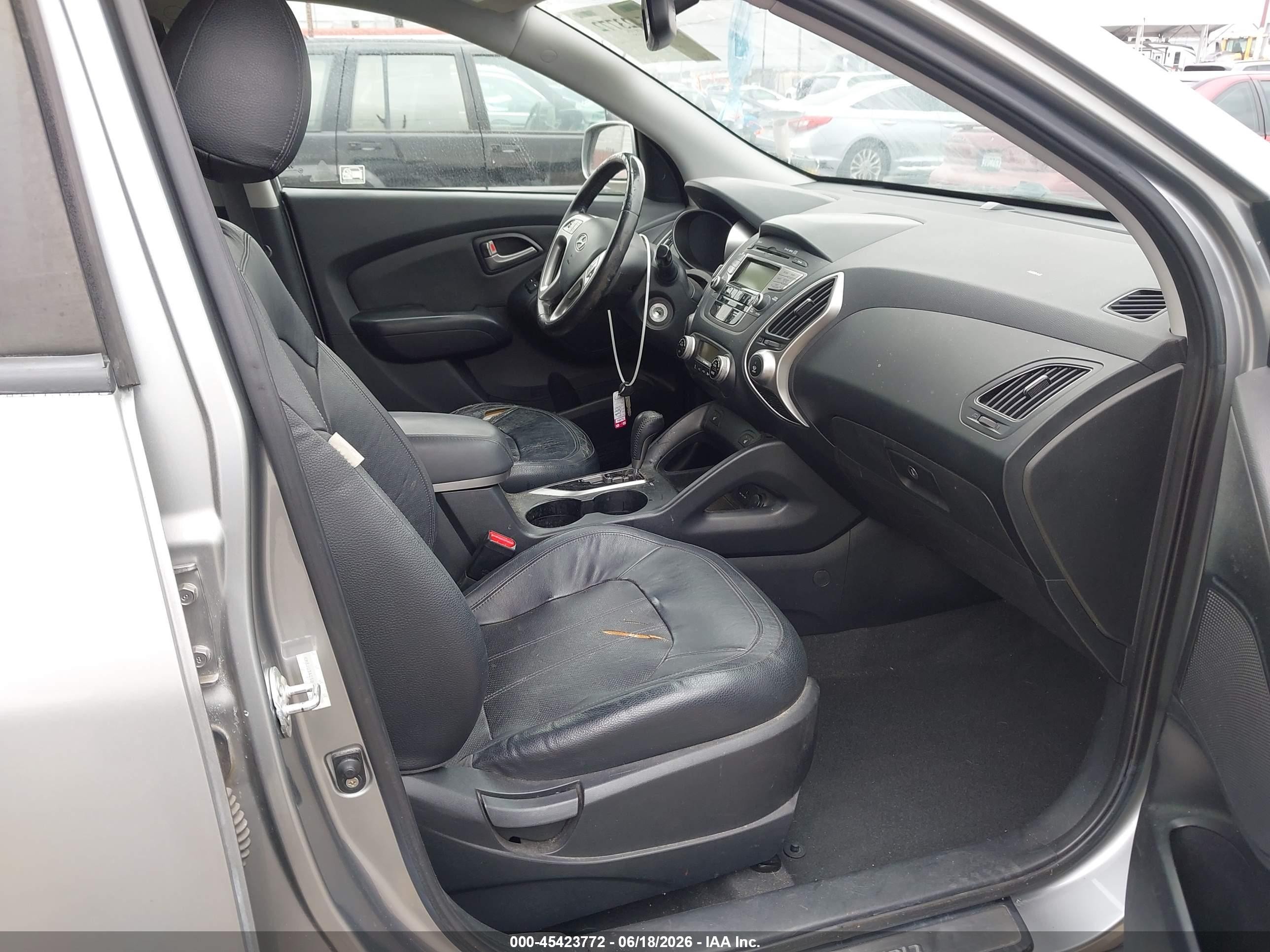 2011 Hyundai Tucson Limited Silver vin: KM8JU3AC5BU158179