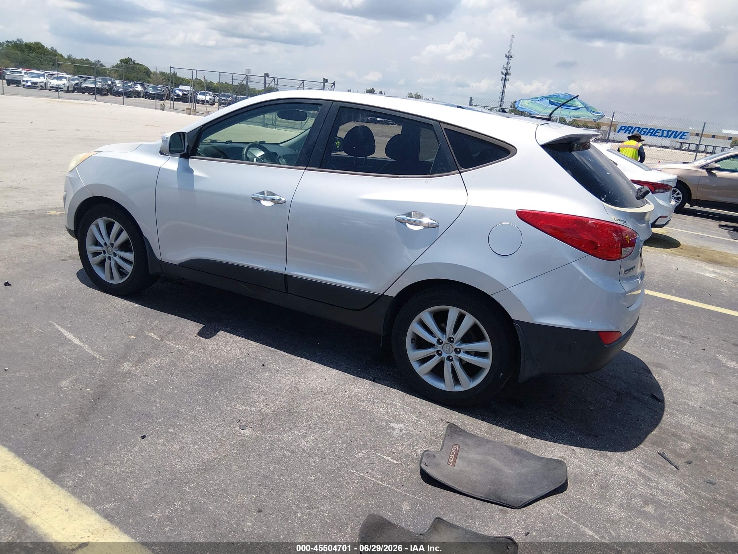 2013 Hyundai Tucson Limited Silver vin: KM8JU3AC5DU546922