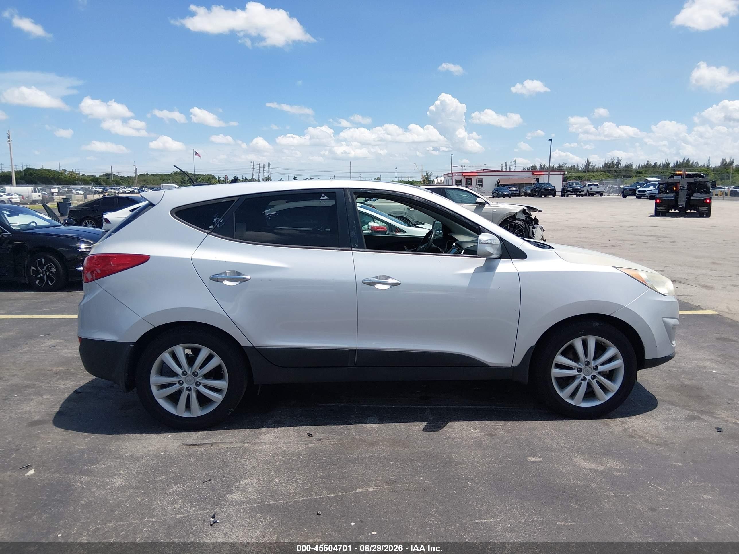 2013 Hyundai Tucson Limited Silver vin: KM8JU3AC5DU546922