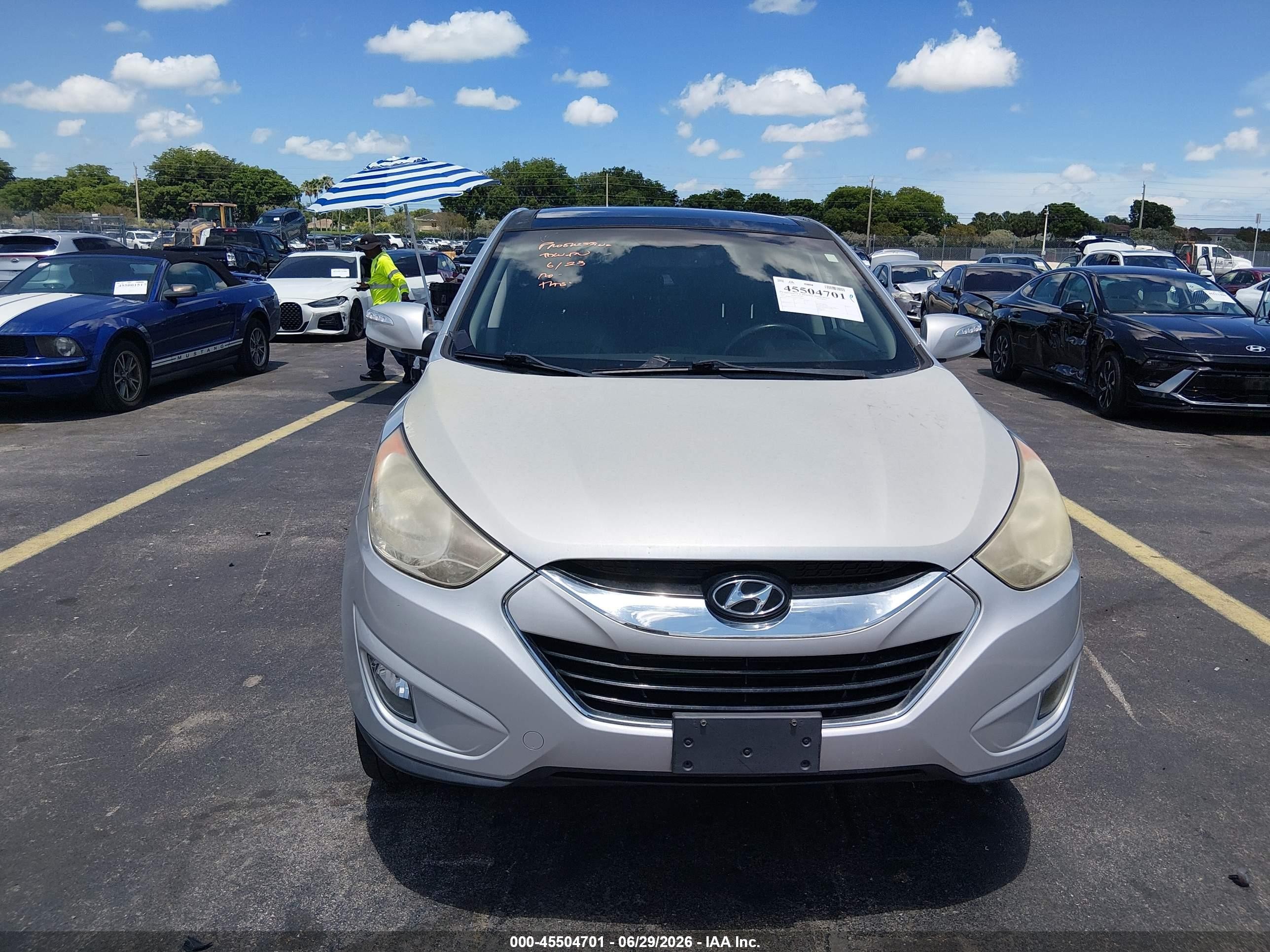 2013 Hyundai Tucson Limited Silver vin: KM8JU3AC5DU546922