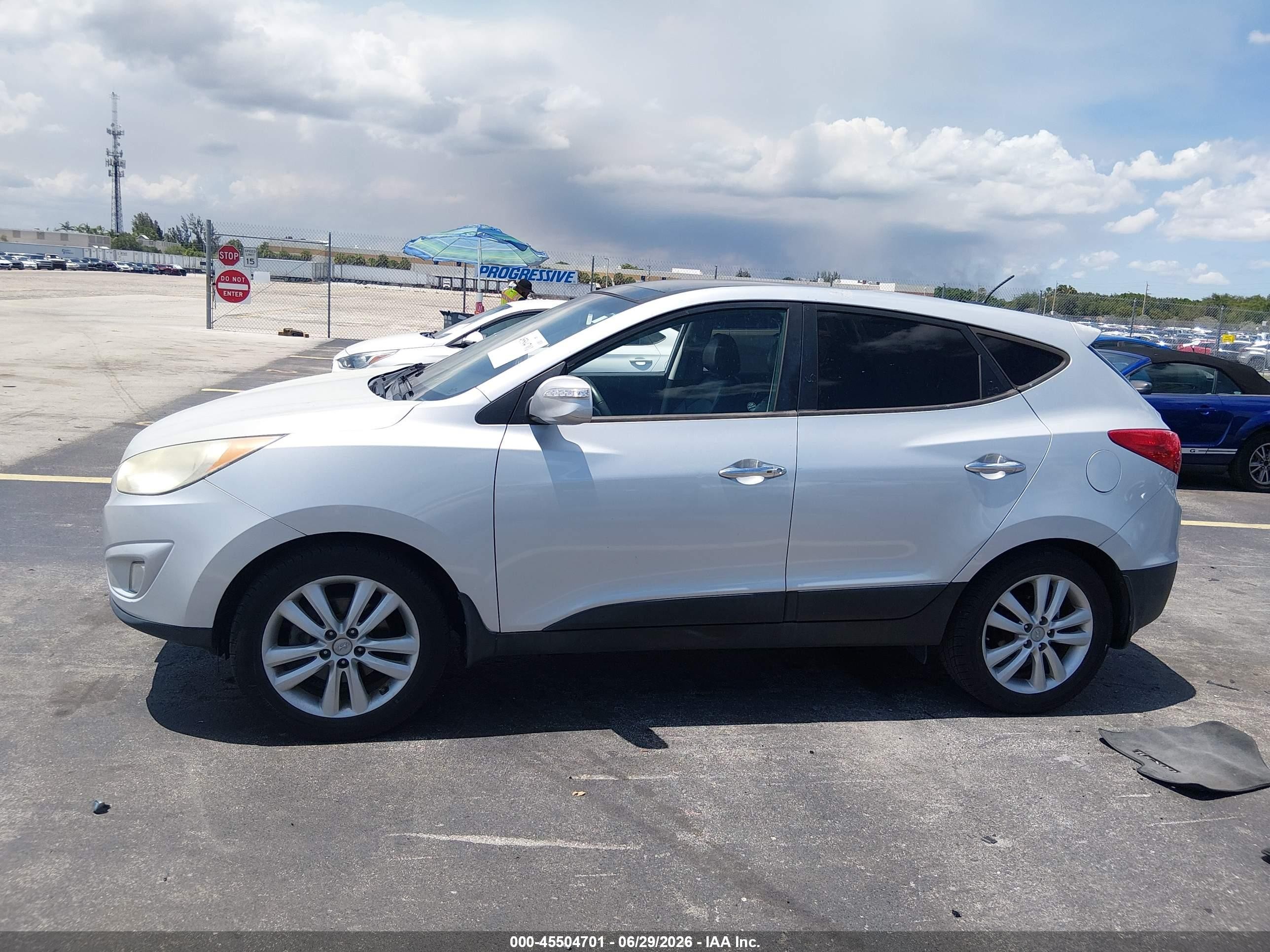 2013 Hyundai Tucson Limited Silver vin: KM8JU3AC5DU546922