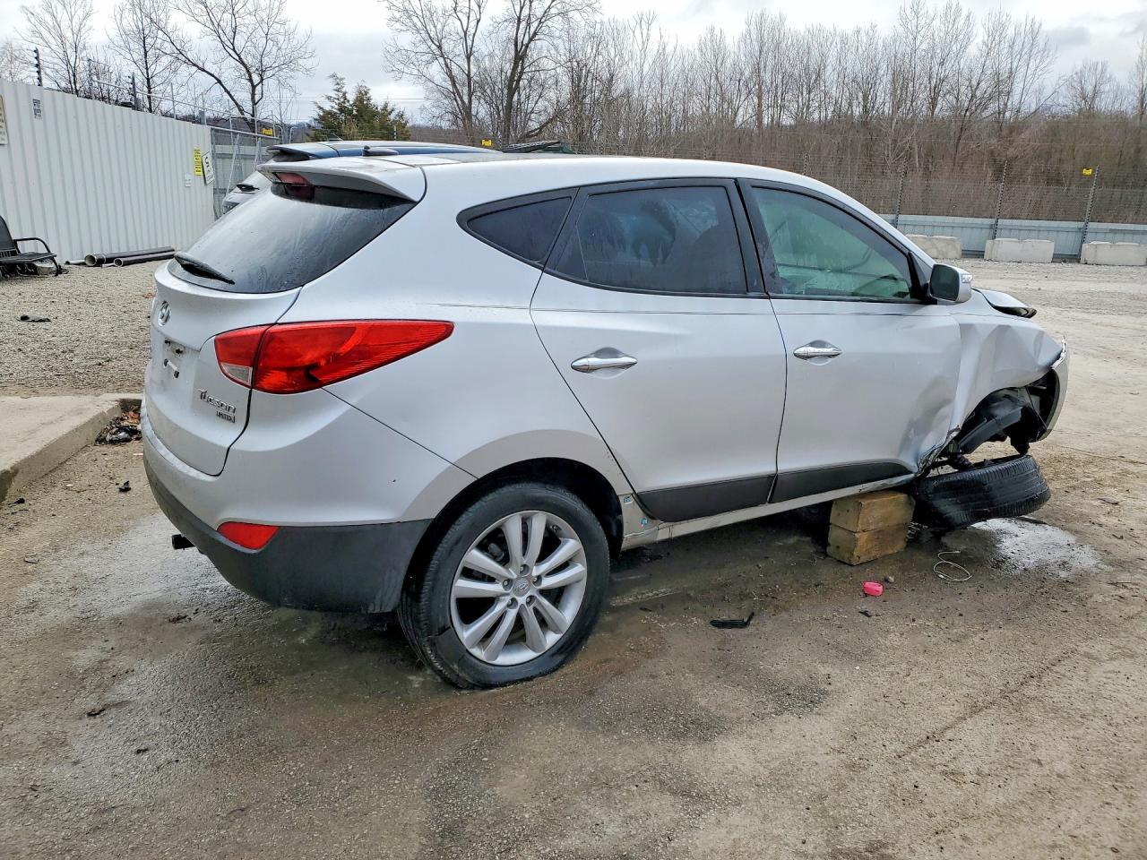 2011 Hyundai Tucson Limited Silver vin: KM8JU3AC6BU282090