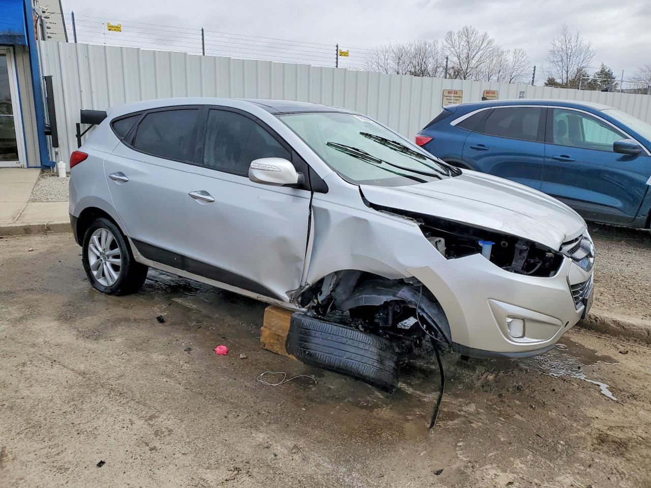 2011 Hyundai Tucson Limited Silver vin: KM8JU3AC6BU282090