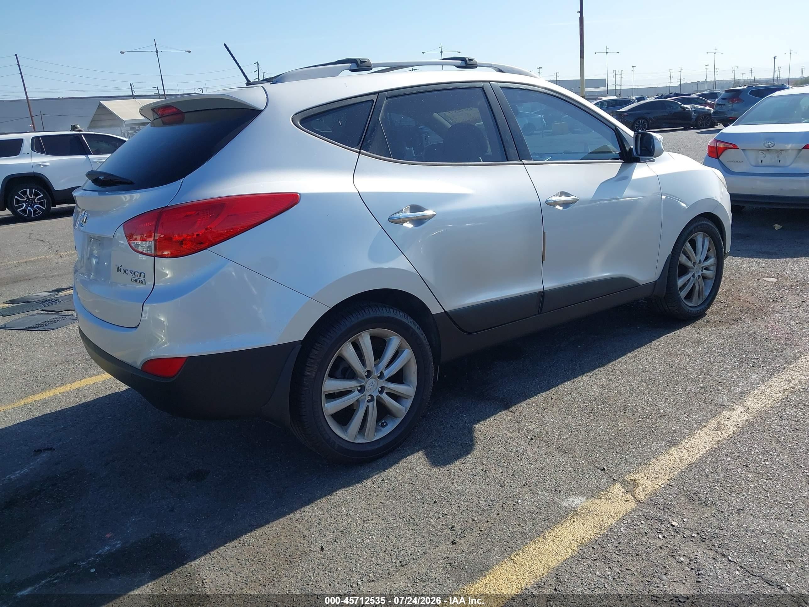 2011 Hyundai Tucson Limited Серебряный vin: KM8JU3AC6BU290075