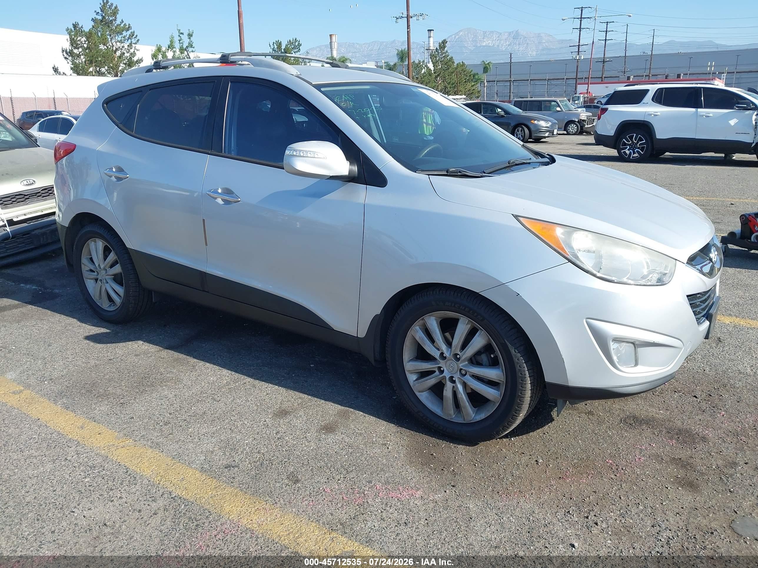 2011 Hyundai Tucson Limited Серебряный vin: KM8JU3AC6BU290075