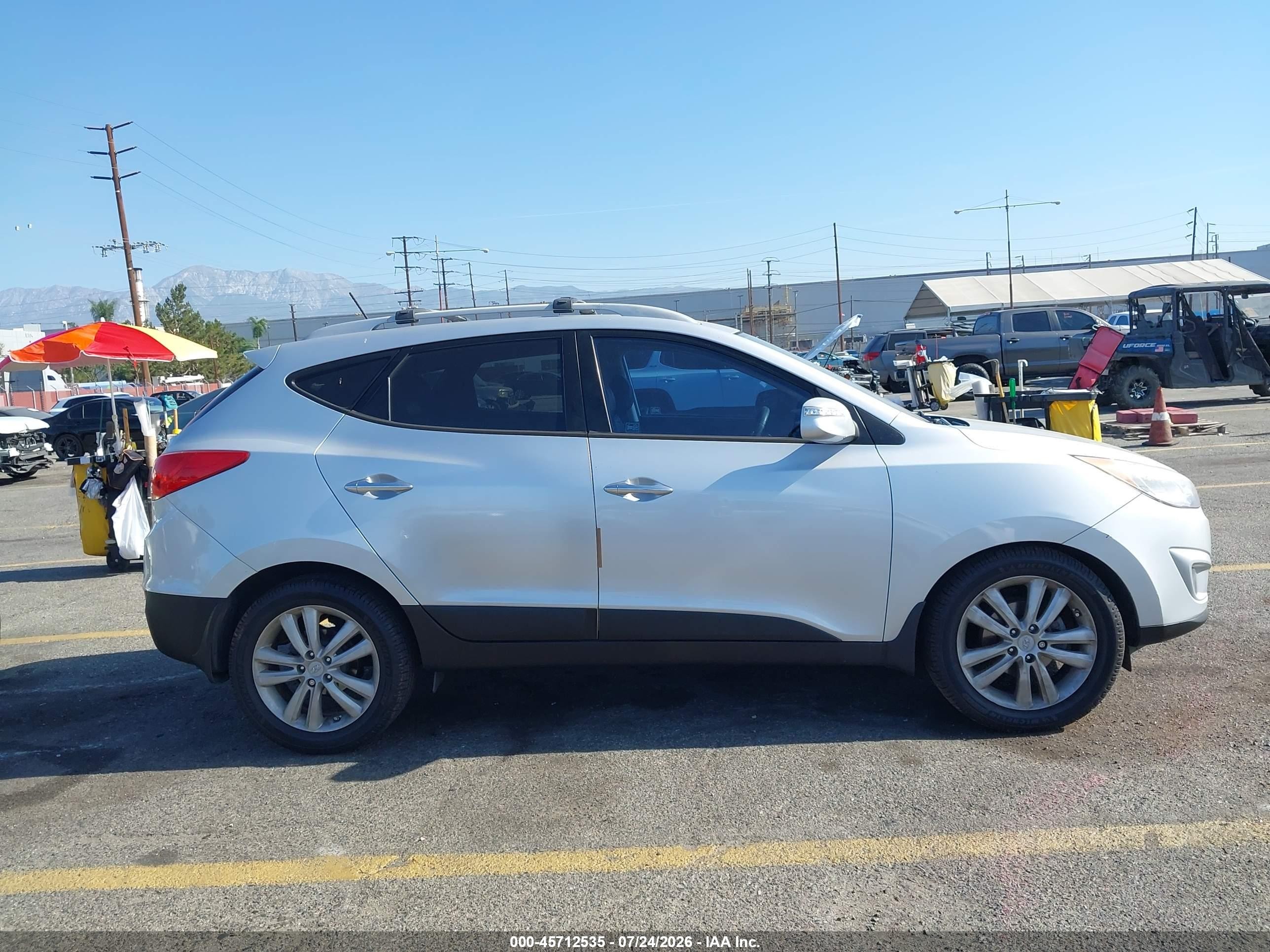 2011 Hyundai Tucson Limited Серебряный vin: KM8JU3AC6BU290075