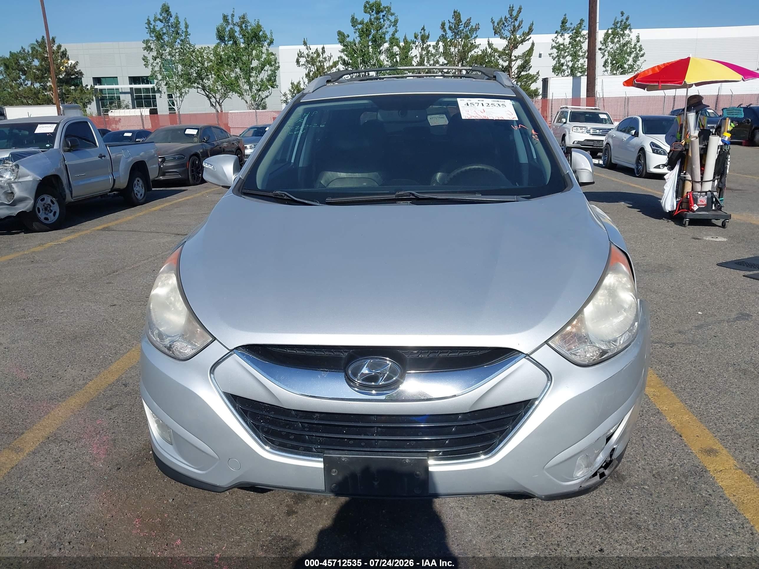 2011 Hyundai Tucson Limited Серебряный vin: KM8JU3AC6BU290075