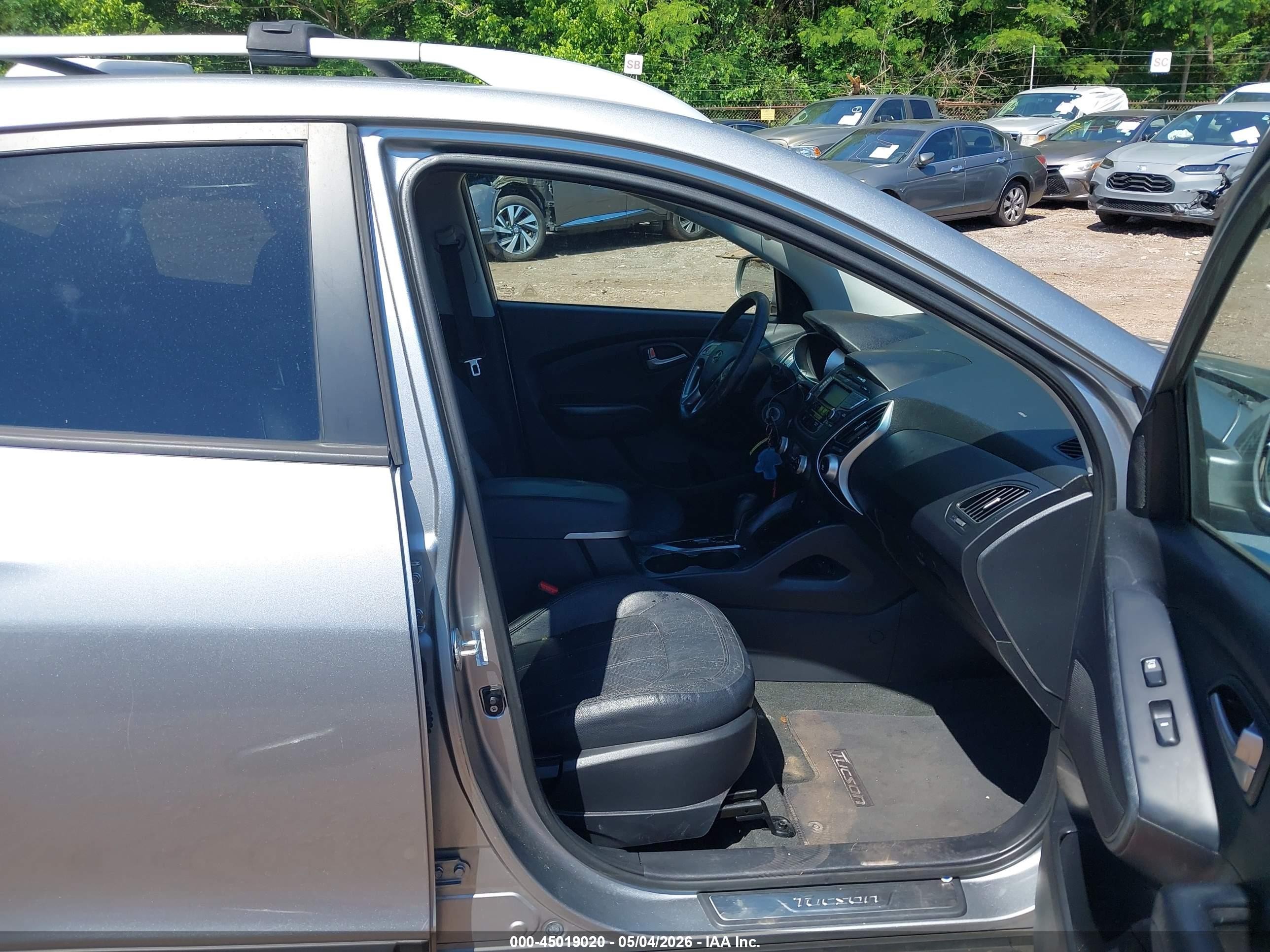 2012 Hyundai Tucson Limited Silver vin: KM8JU3AC6CU447041