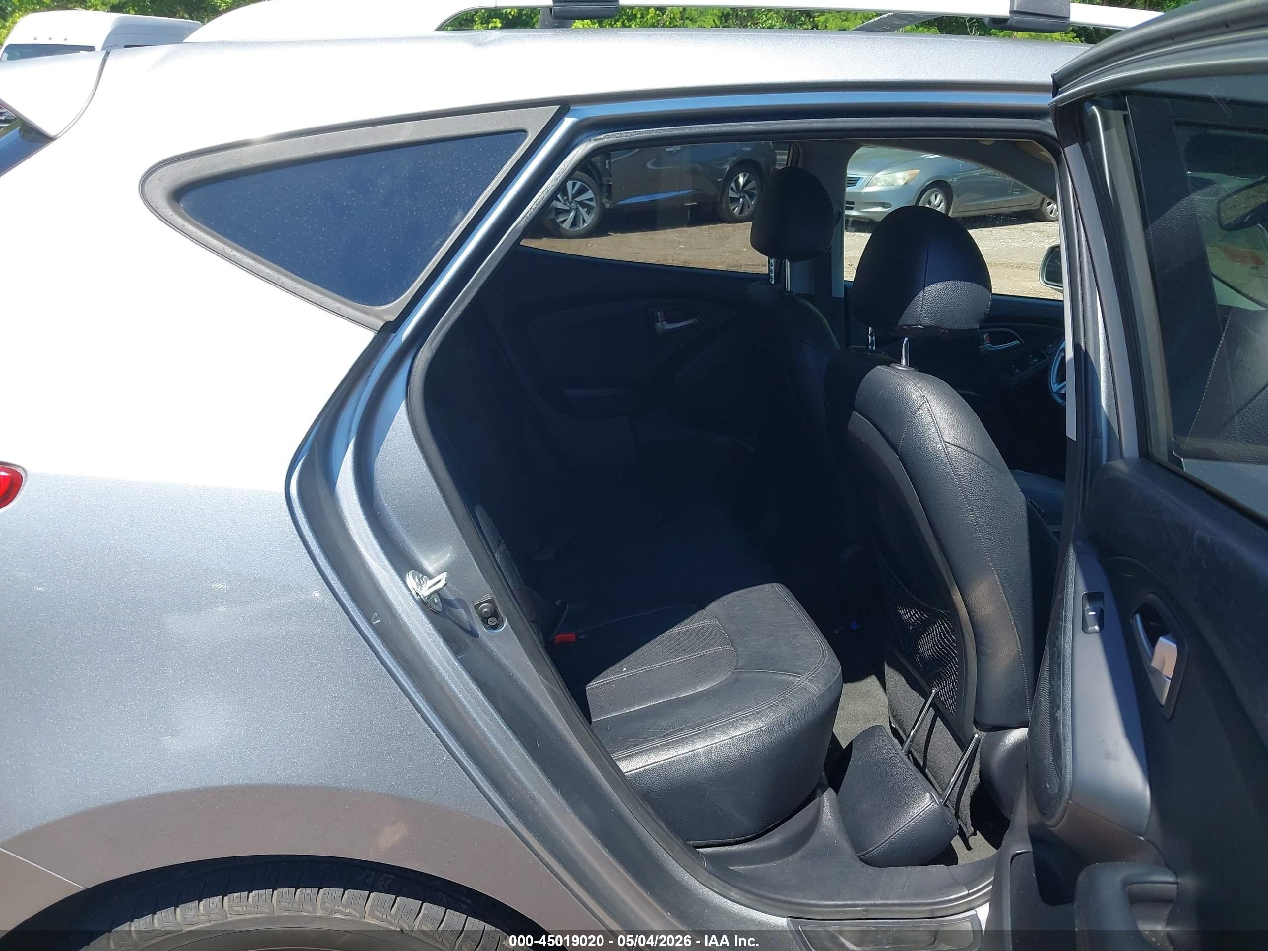 2012 Hyundai Tucson Limited Silver vin: KM8JU3AC6CU447041