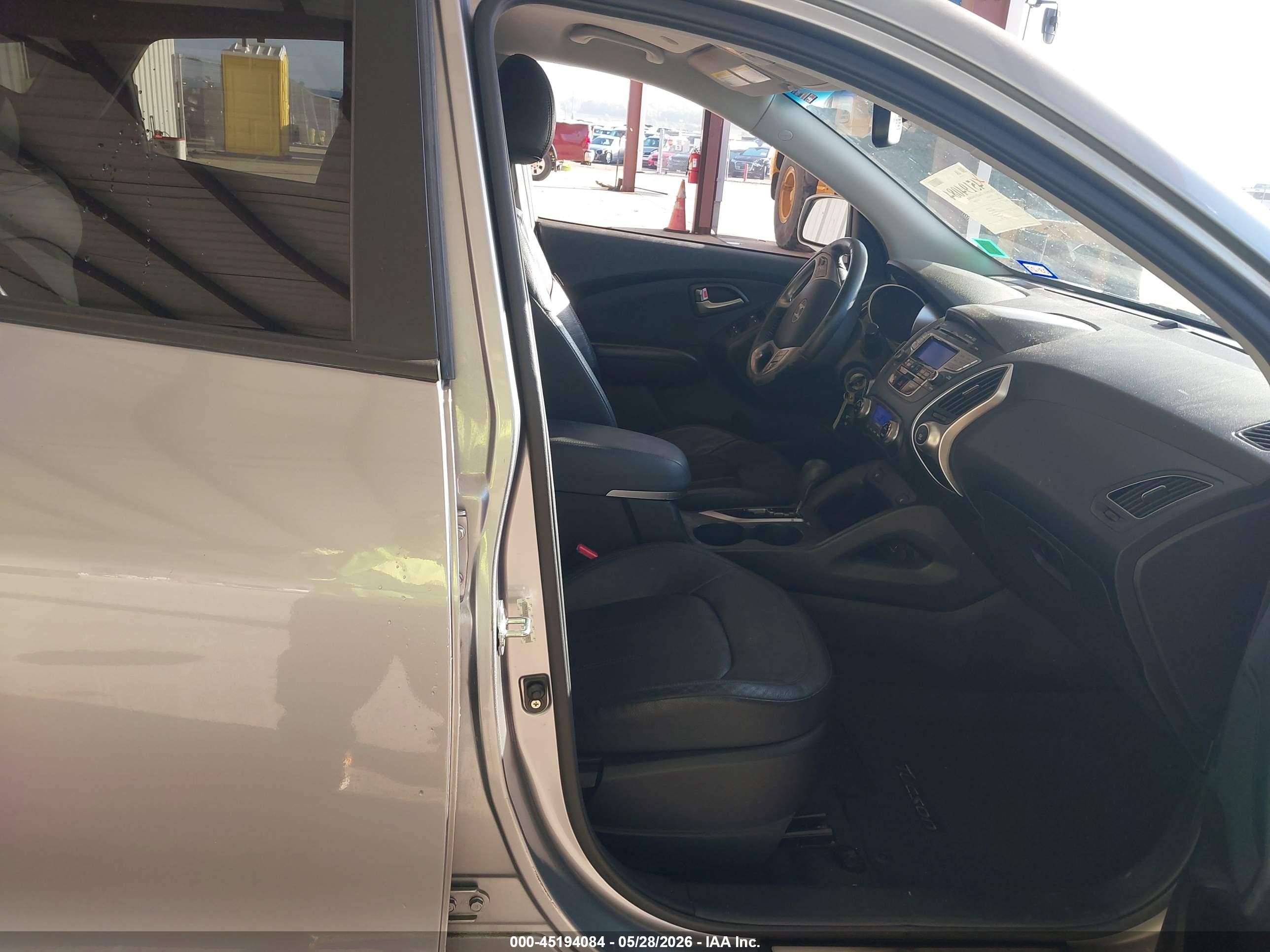 2012 Hyundai Tucson Limited Silver vin: KM8JU3AC6CU490116