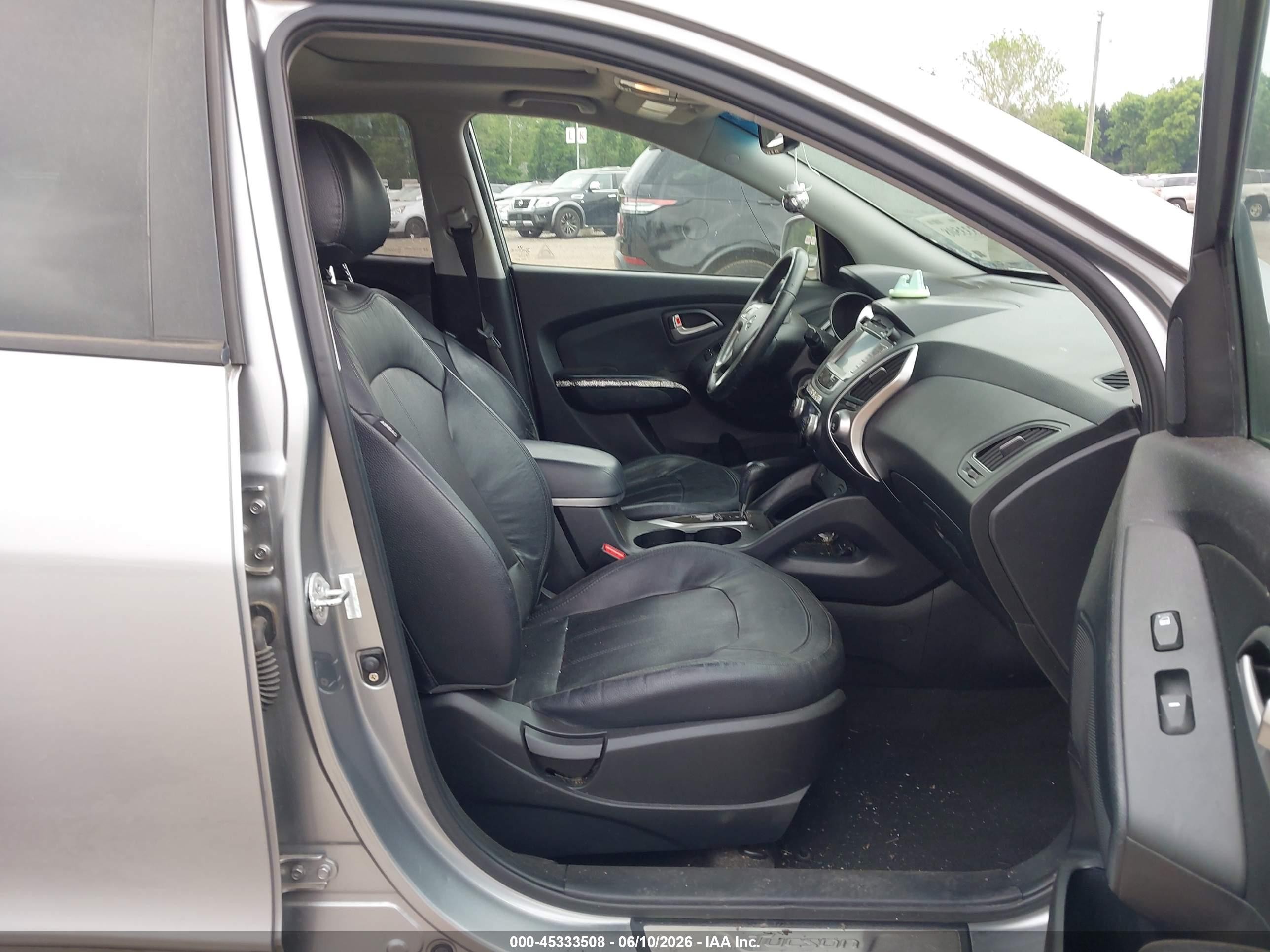 2012 Hyundai Tucson Limited Silver vin: KM8JU3AC6CU529934