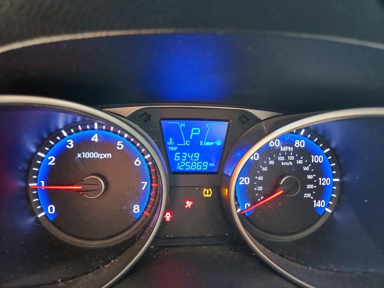 2011 Hyundai Tucson Limited Silver vin: KM8JU3AC7BU132134