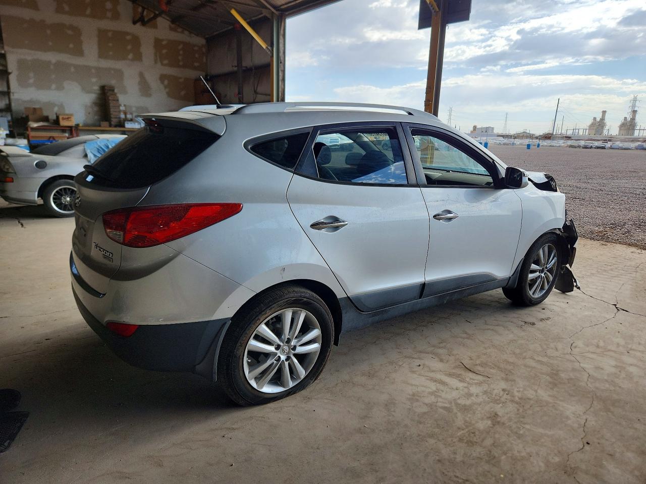 2011 Hyundai Tucson Limited Silver vin: KM8JU3AC7BU132134
