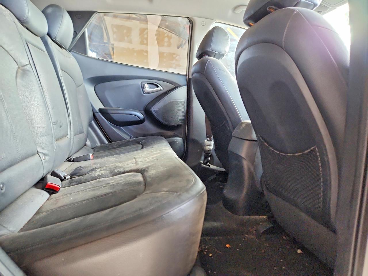 2011 Hyundai Tucson Limited Silver vin: KM8JU3AC7BU132134
