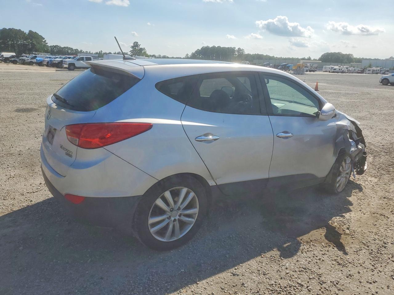 2011 Hyundai Tucson Limited Серебряный vin: KM8JU3AC7BU191555