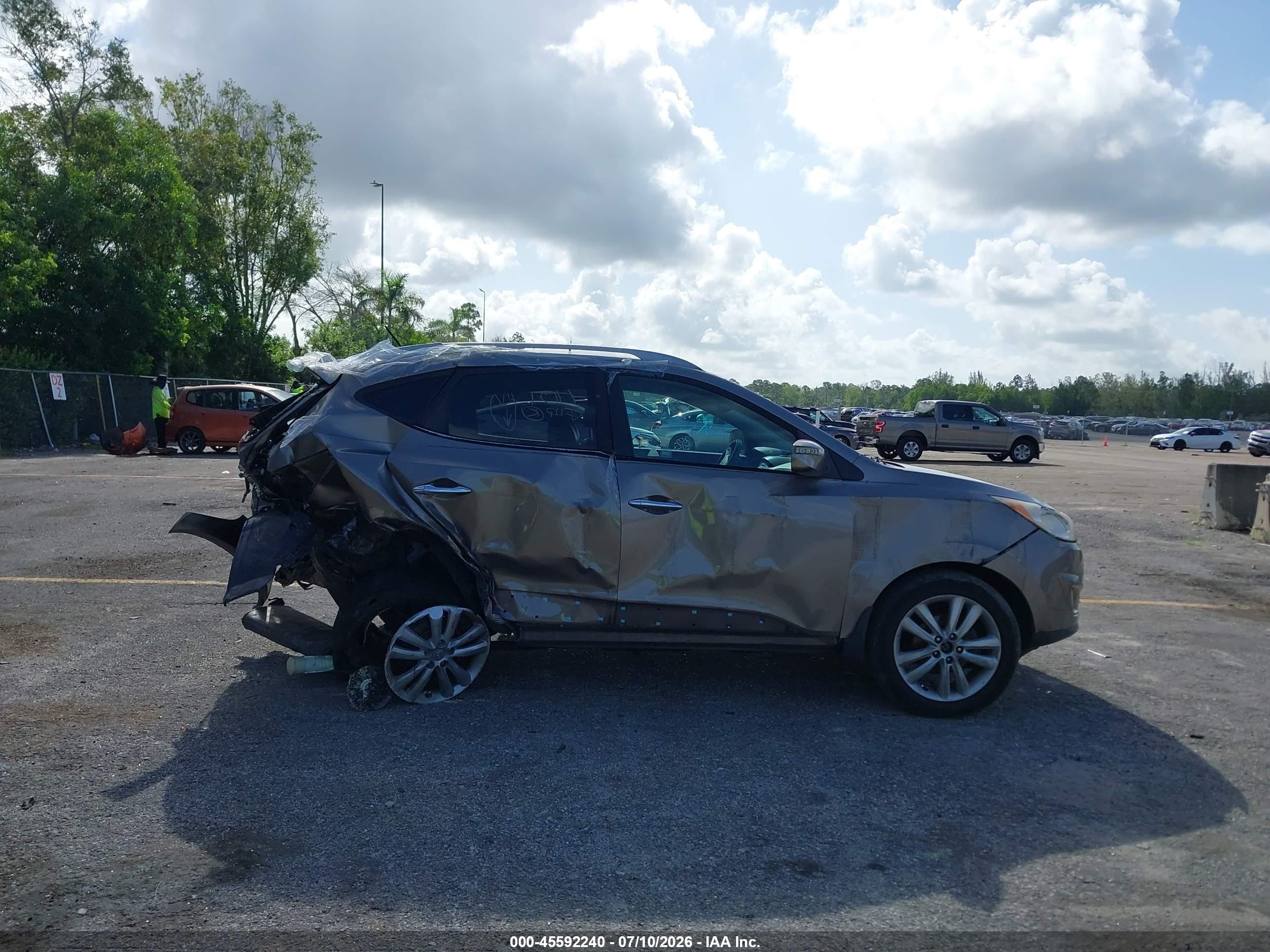 2011 Hyundai Tucson Limited Beige vin: KM8JU3AC7BU297701