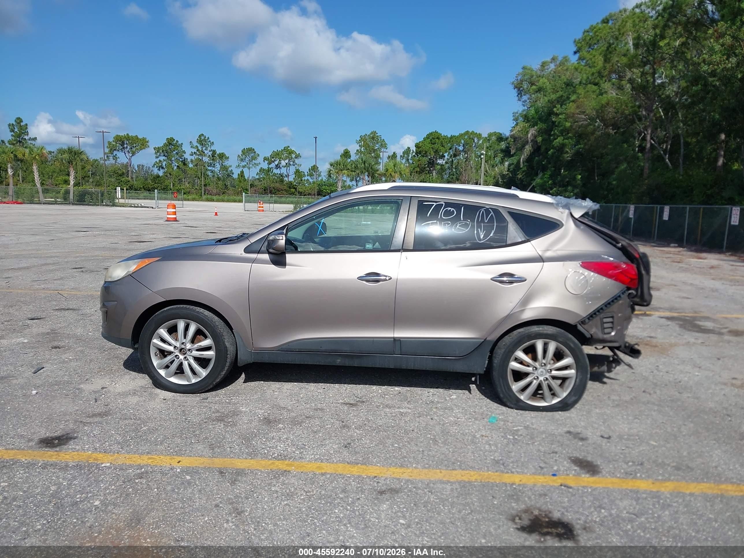 2011 Hyundai Tucson Limited Beige vin: KM8JU3AC7BU297701