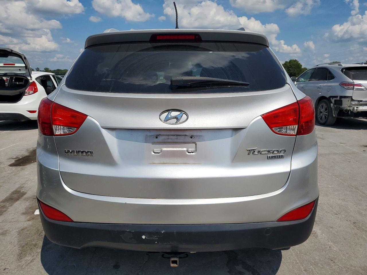 2012 Hyundai Tucson Limited Silver vin: KM8JU3AC7CU379316