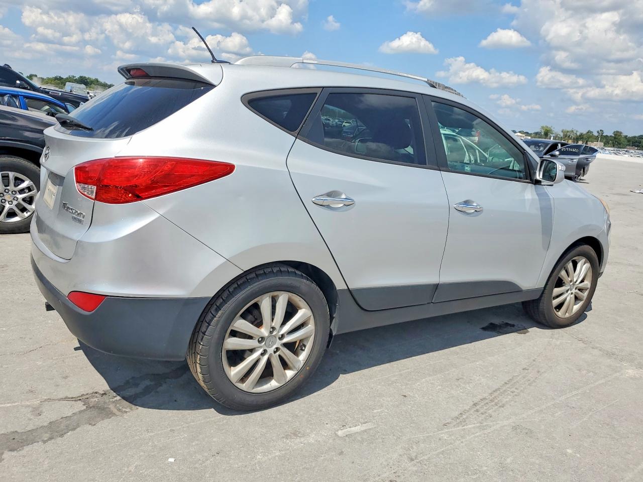 2012 Hyundai Tucson Limited Silver vin: KM8JU3AC7CU379316