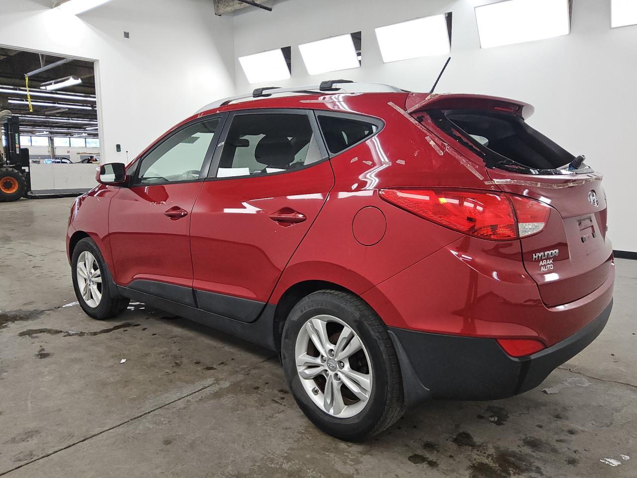 2012 Hyundai Tucson Gls Red vin: KM8JU3AC8CU345028 Damage: Left Rear Tire, Worn, Replacement Required