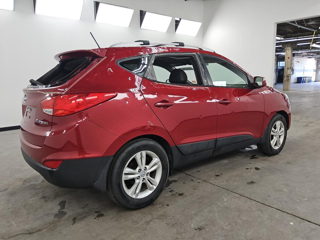 2012 Hyundai Tucson Gls Red vin: KM8JU3AC8CU345028 Damage: Right Front Tire, Worn, Replacement Required