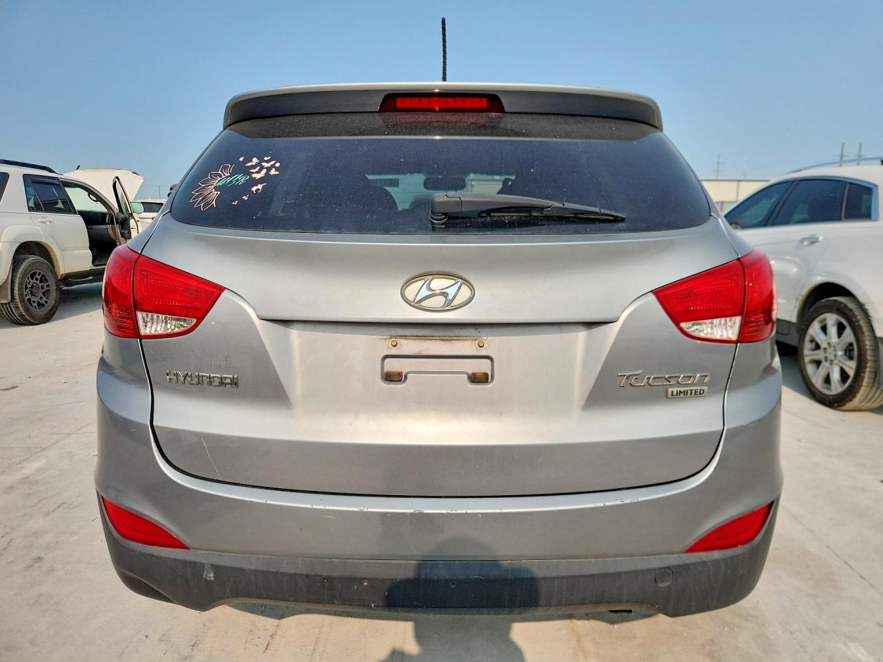 2011 Hyundai Tucson Limited Silver vin: KM8JU3AC9BU148593