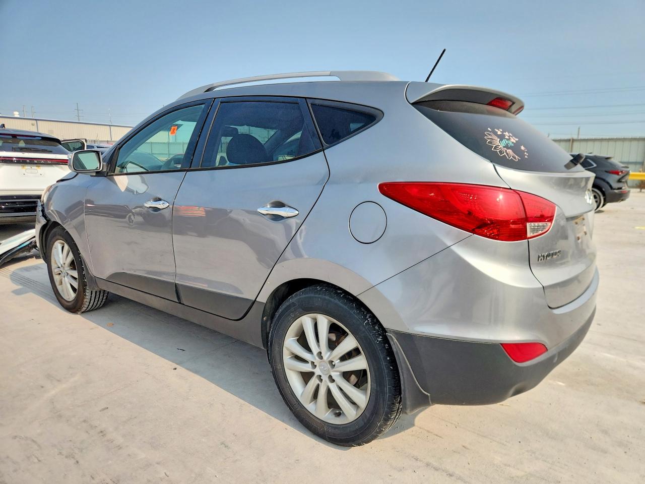 2011 Hyundai Tucson Limited Silver vin: KM8JU3AC9BU148593